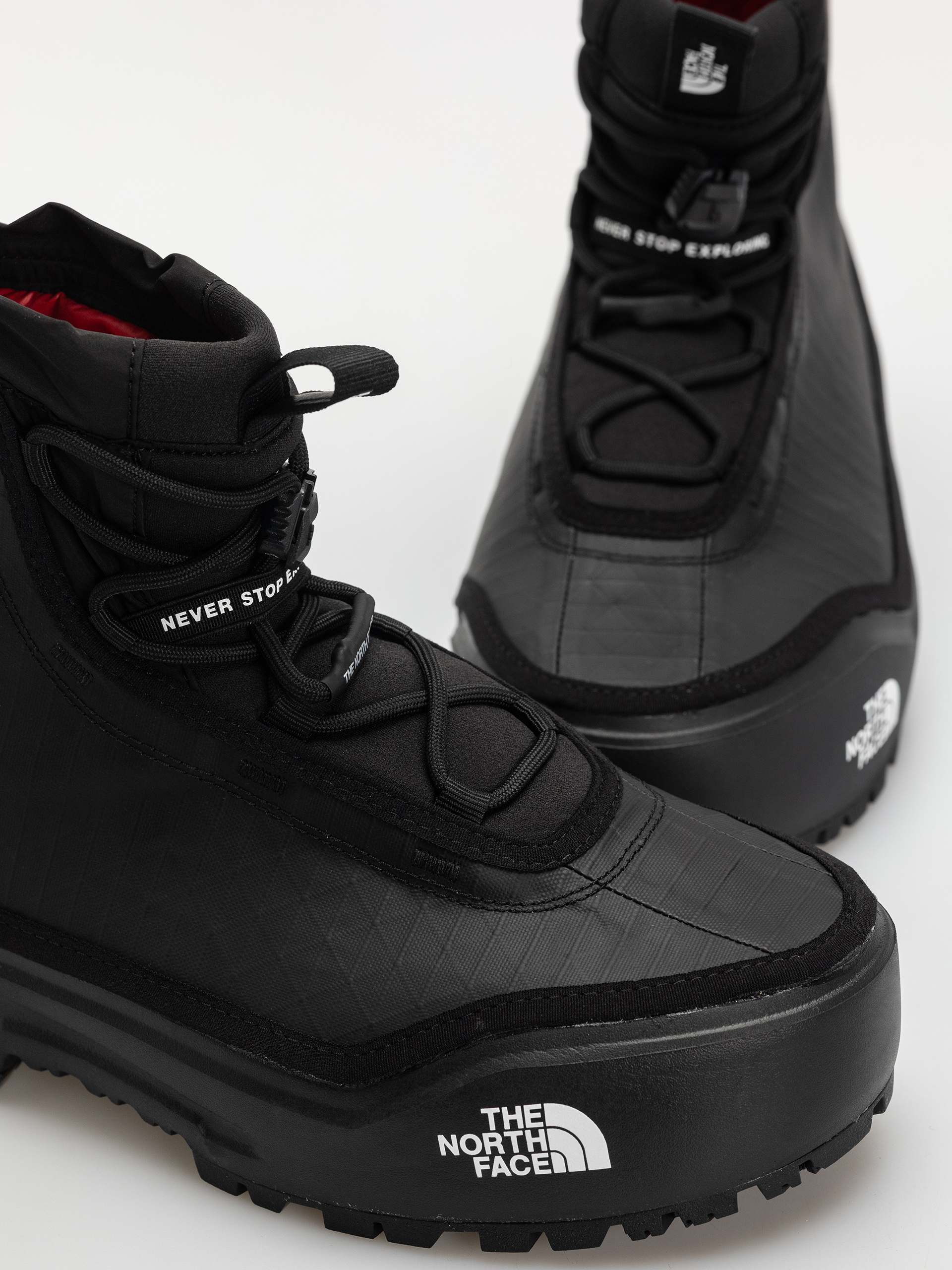 Обувки The North Face Base Camp 100 Wp (tnf black/tnf black)