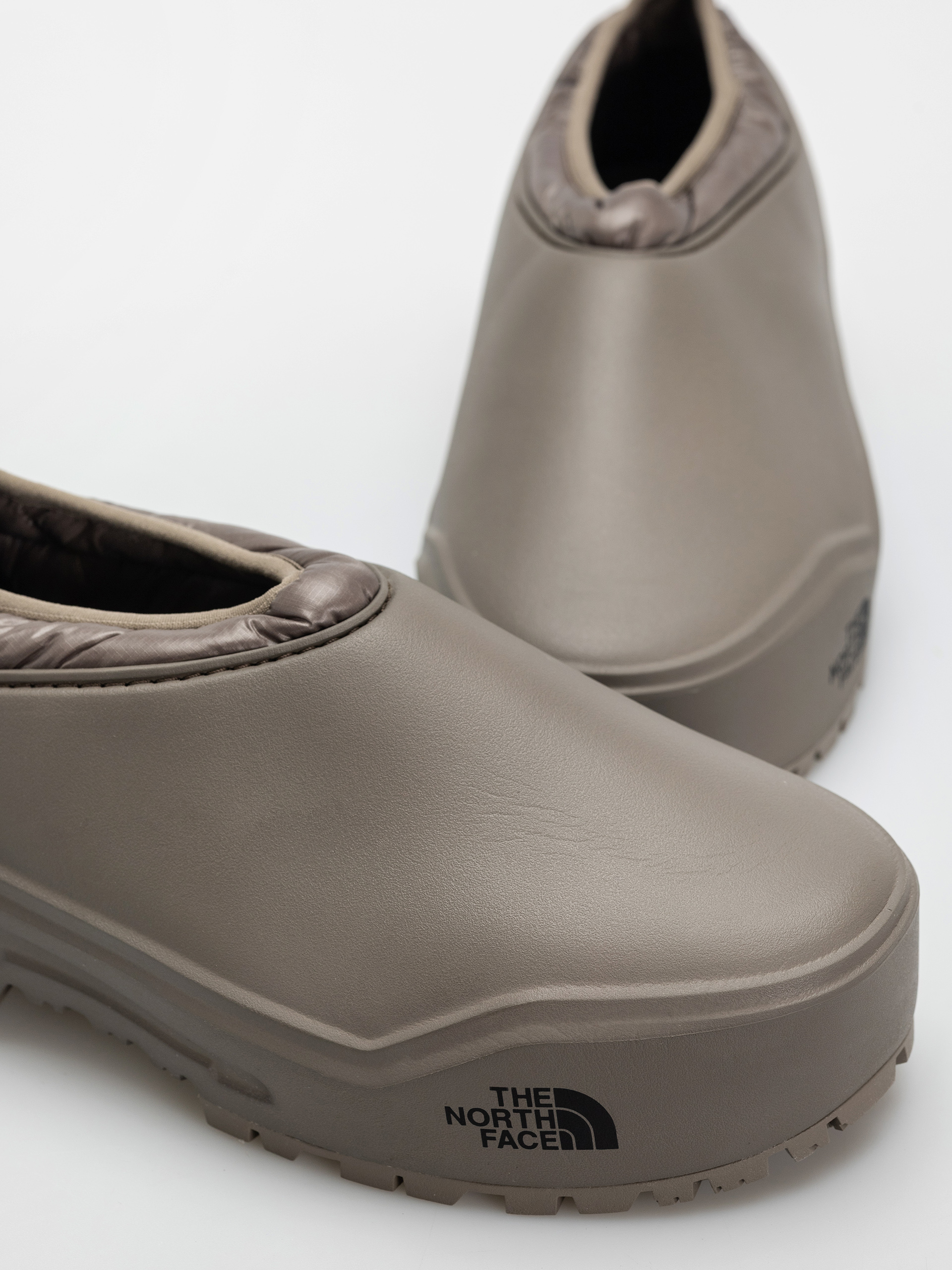 Обувки The North Face Base Camp Wp Mule (mocha brown/mocha brown)