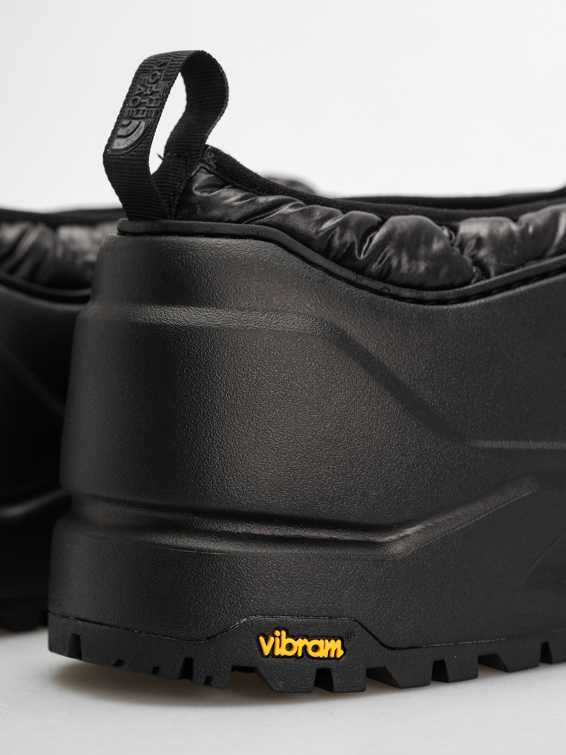 Обувки The North Face Base Camp Wp Mule (tnf black/tnf black)