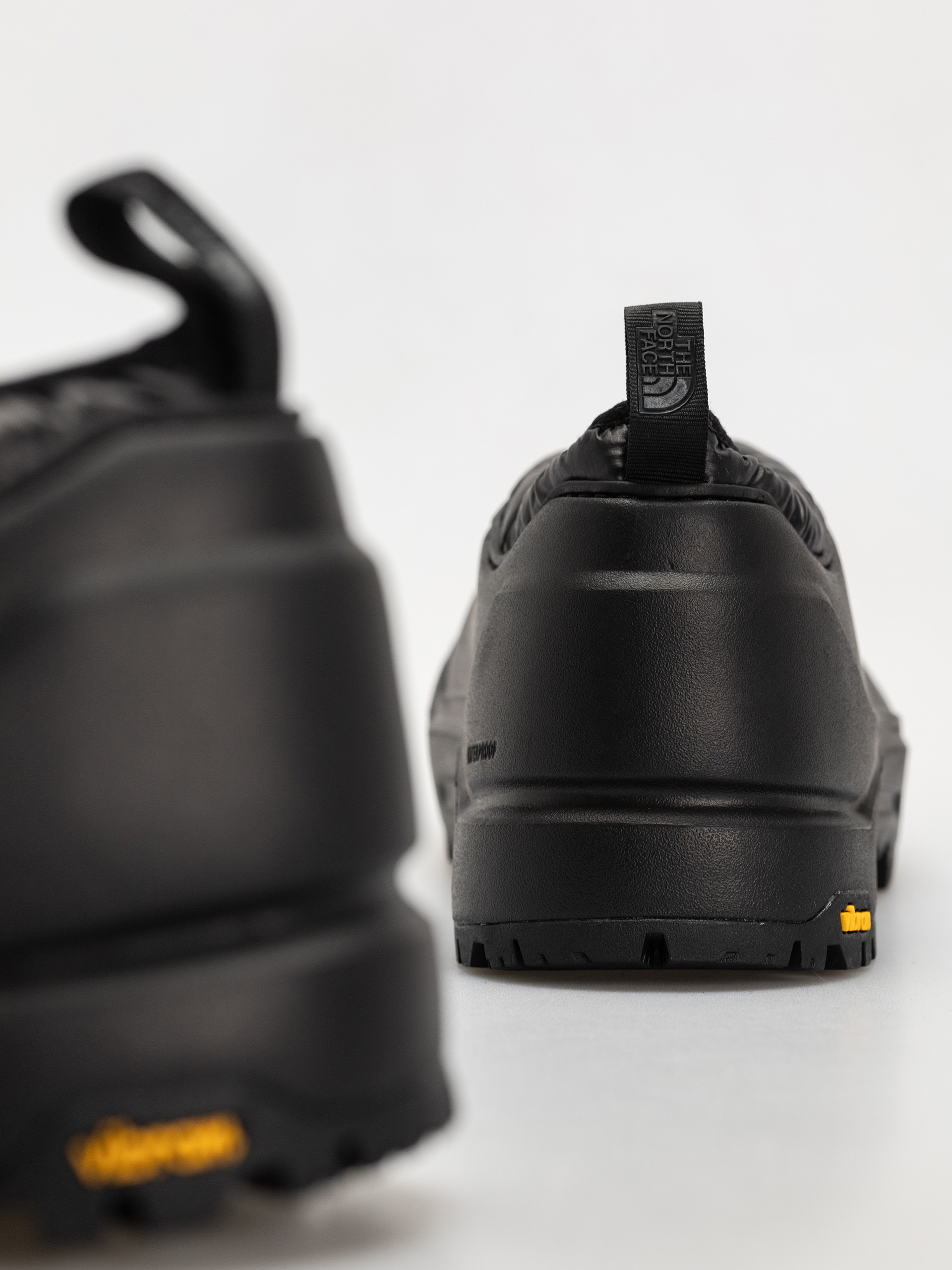 Обувки The North Face Base Camp Wp Mule (tnf black/tnf black)