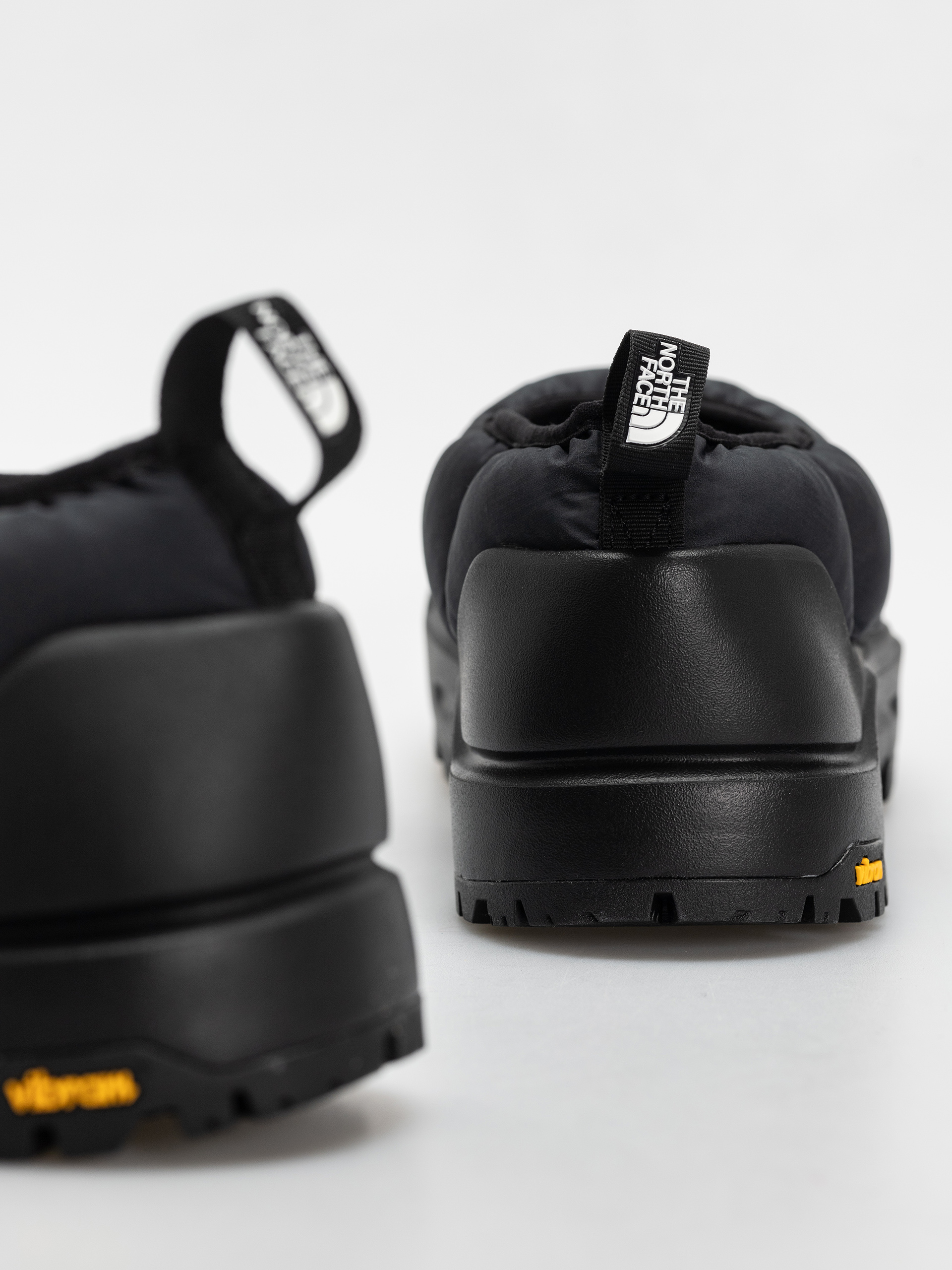 Обувки The North Face Base Camp Thermoball Mule (tnf black/tnf black)