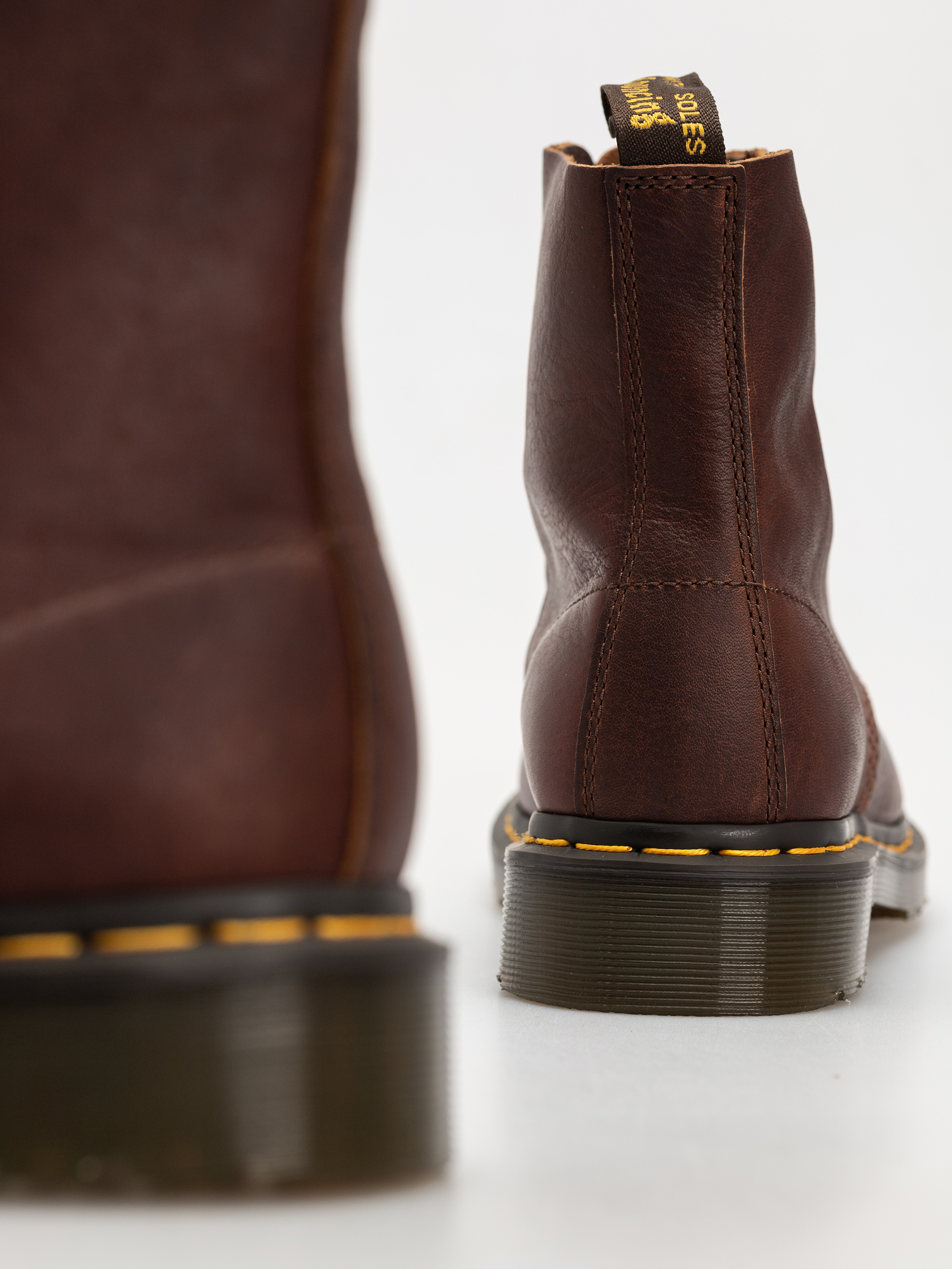 Обувки Dr. Martens 1460 (cashew ambassador)