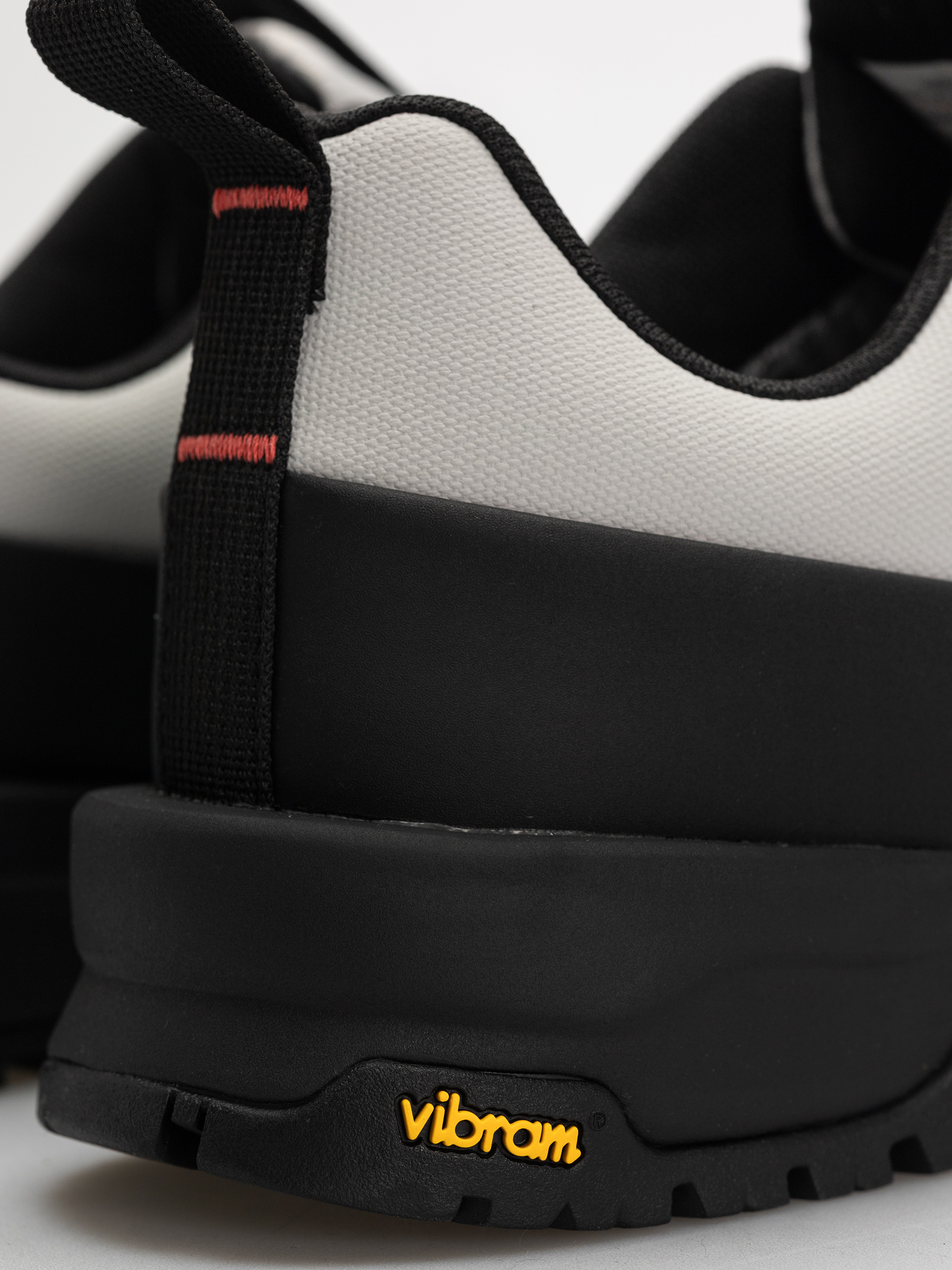 Обувки The North Face Glenclyffe Low Gore Tex (high rise grey/tnf red)