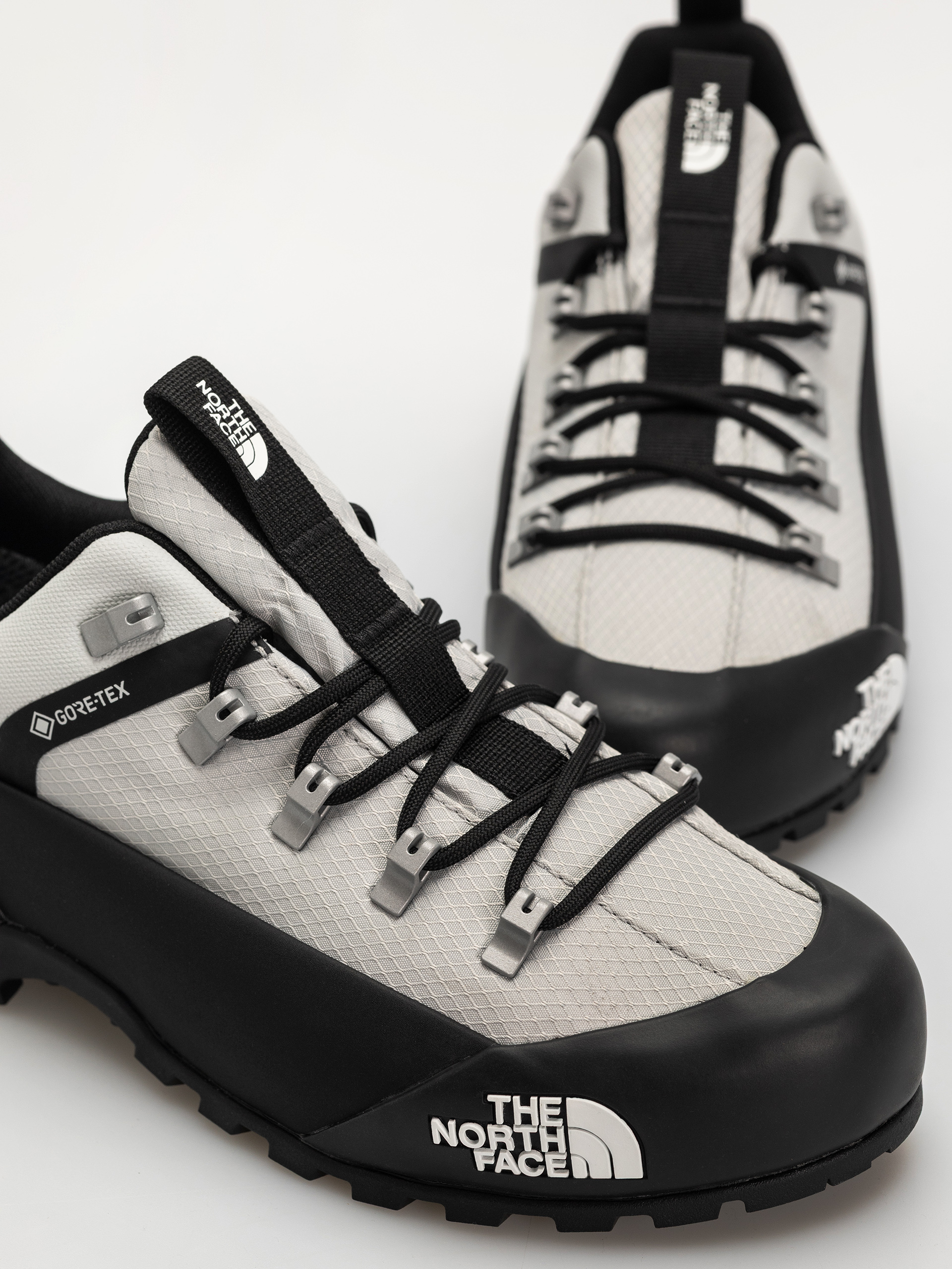 Обувки The North Face Glenclyffe Low Gore Tex (high rise grey/tnf red)