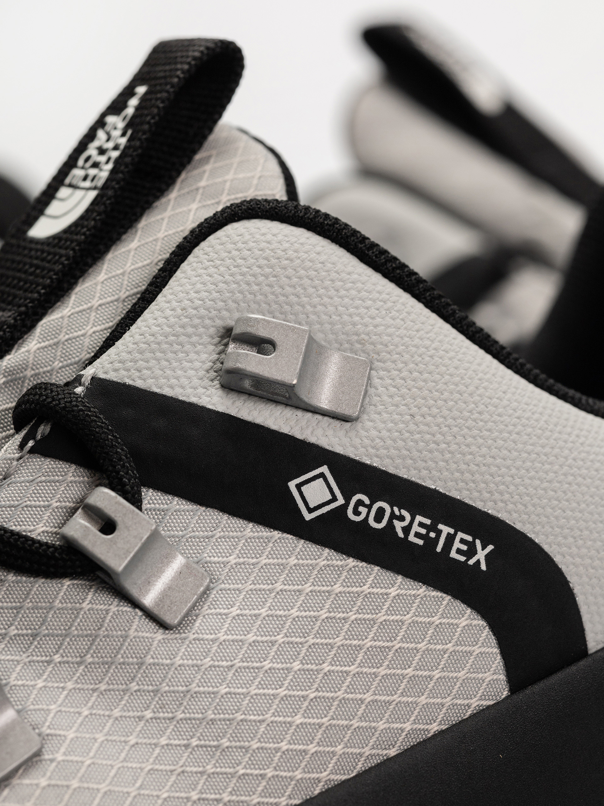 Обувки The North Face Glenclyffe Low Gore Tex (high rise grey/tnf red)