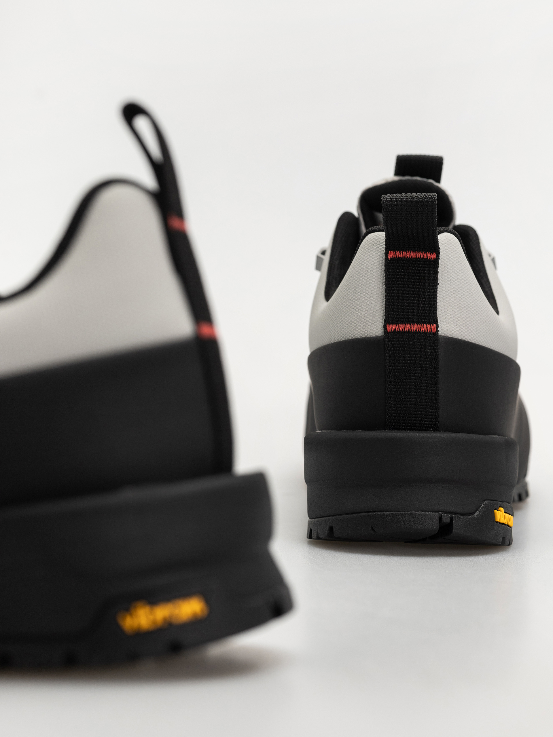 Обувки The North Face Glenclyffe Low Gore Tex (high rise grey/tnf red)