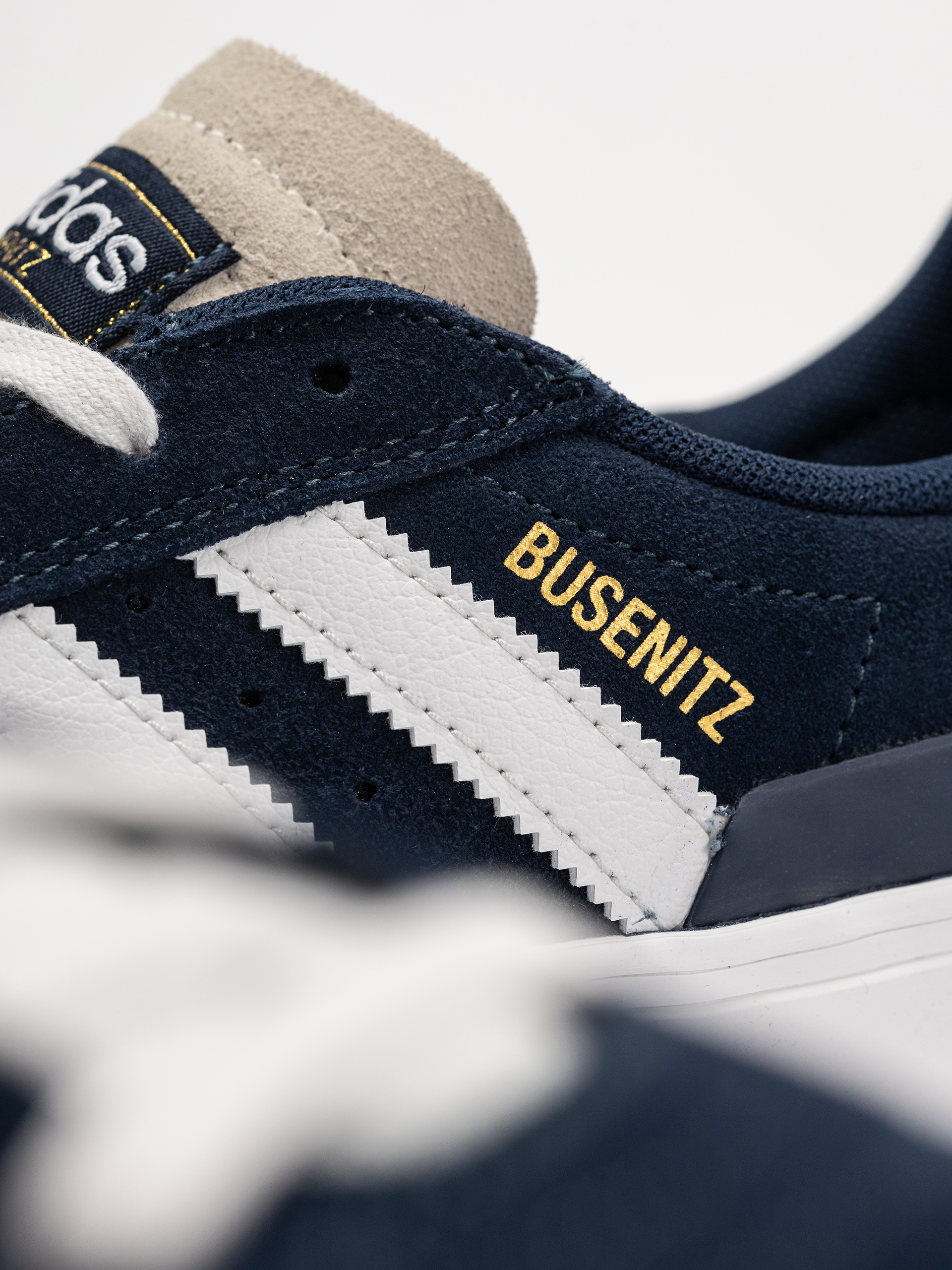 Обувки adidas Busenitz Vulc II (conavy/crywht/ftwwht)