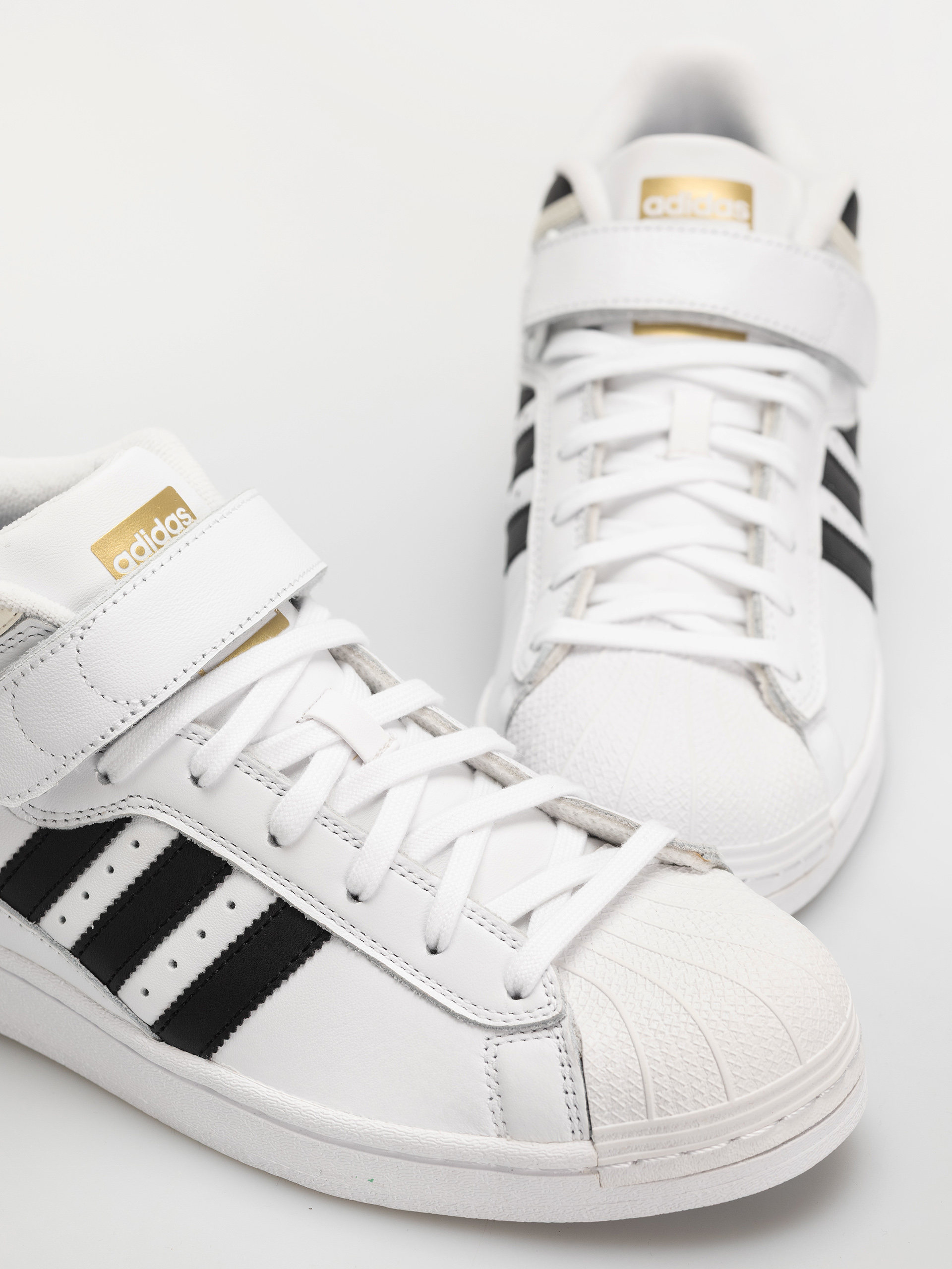 Обувки adidas Pro Shell Adv (ftwwht/cblack/goldmt)