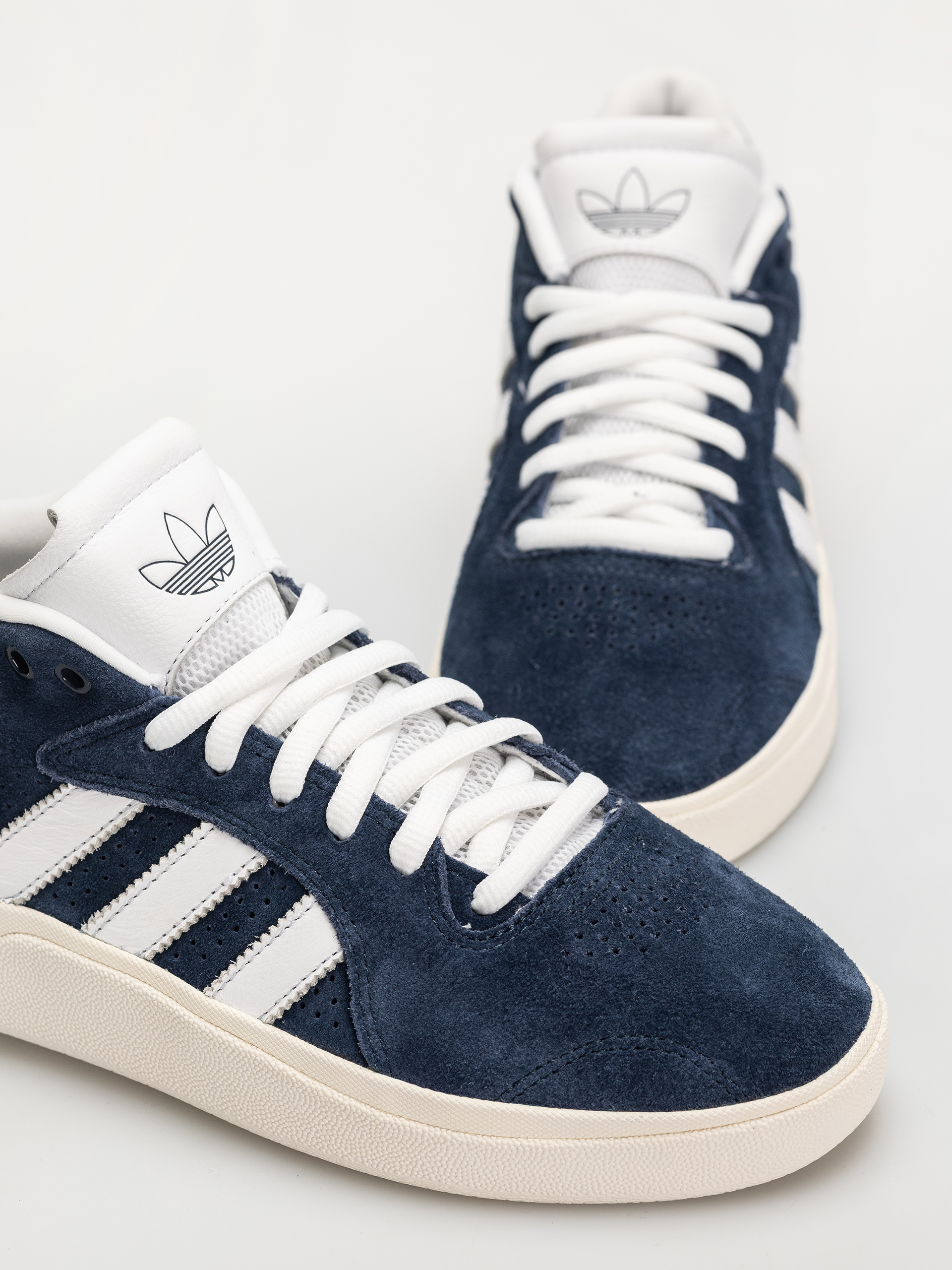 Обувки adidas Tyshawn (conavy/ftwwht/cwhite)