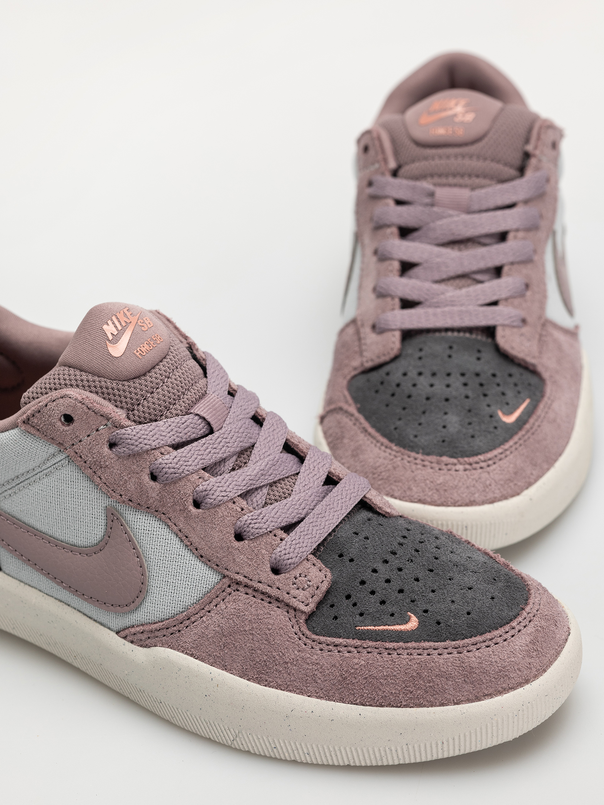 Обувки Nike SB Force 58 (flt silver/taupe grey dark grey)