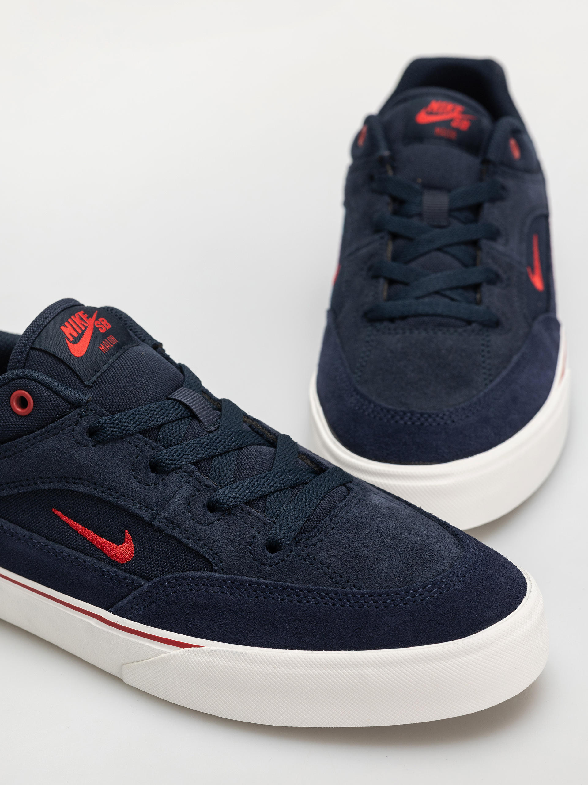 Обувки Nike SB Malor (obsidian/gym red midnight navy)