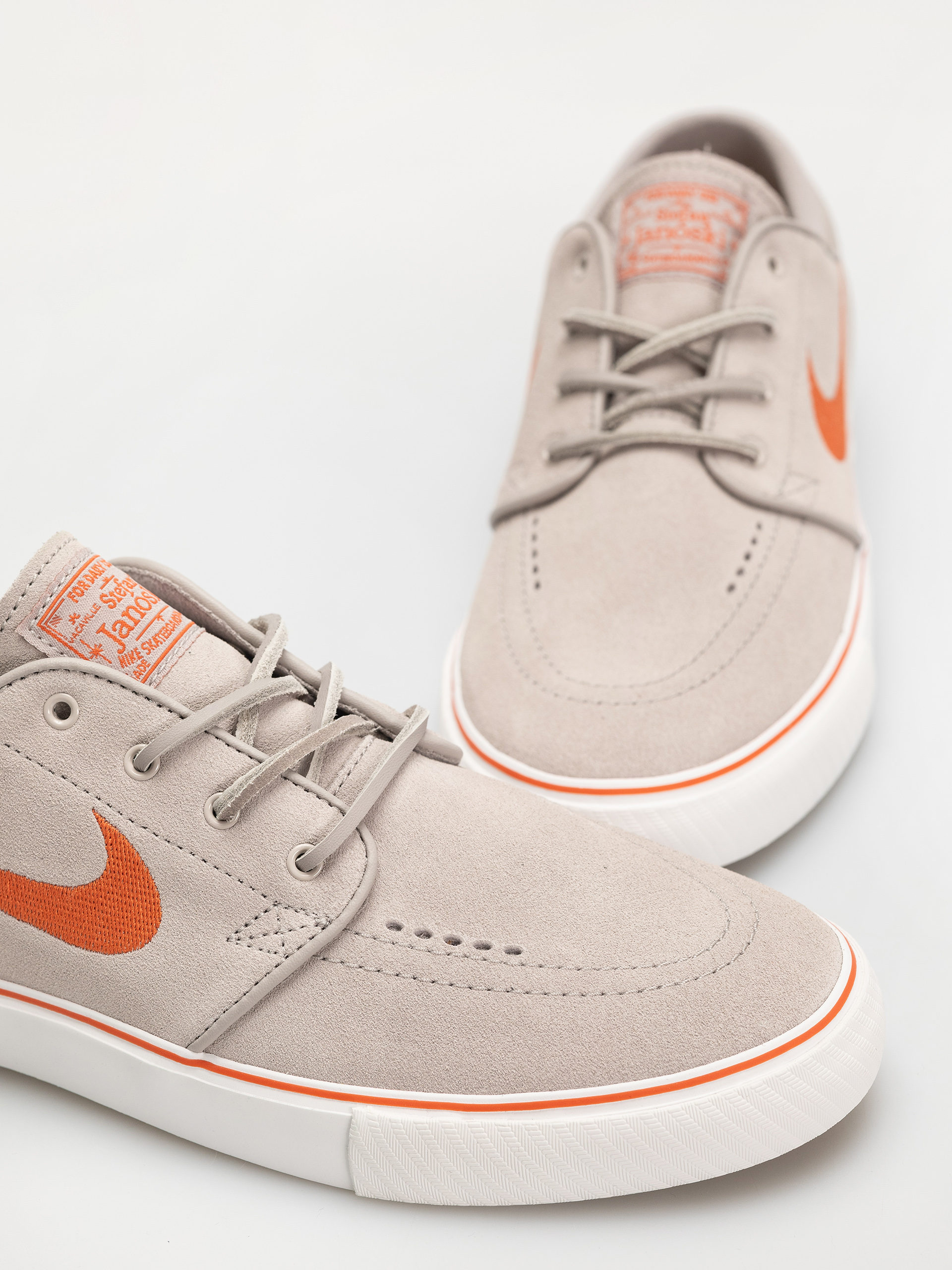 Обувки Nike SB Zoom Janoski OG+ (college grey/cosmic clay summit white)