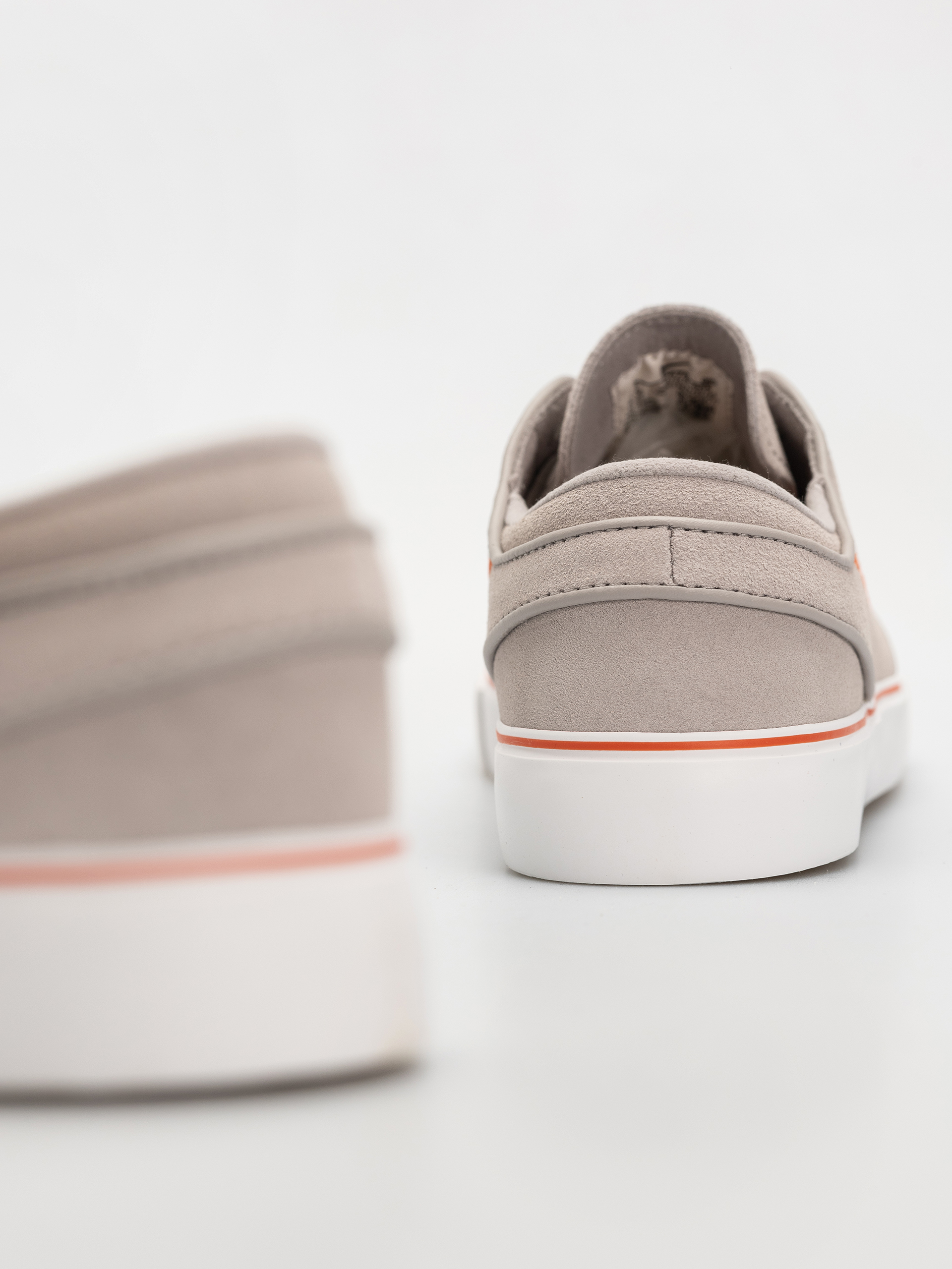 Обувки Nike SB Zoom Janoski OG+ (college grey/cosmic clay summit white)