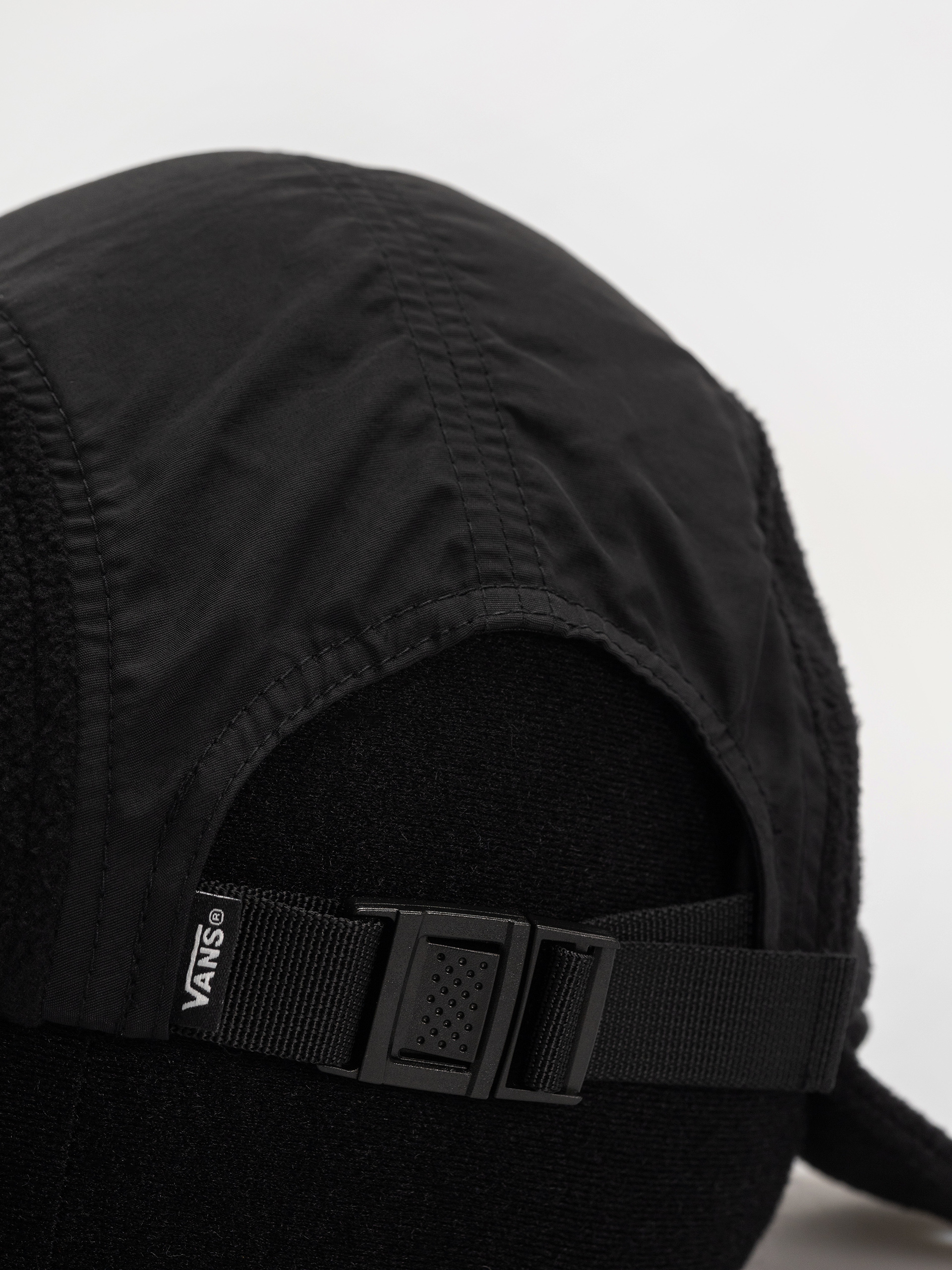 Шапка с козирка Vans 66 Earflap Tall Camper (black)