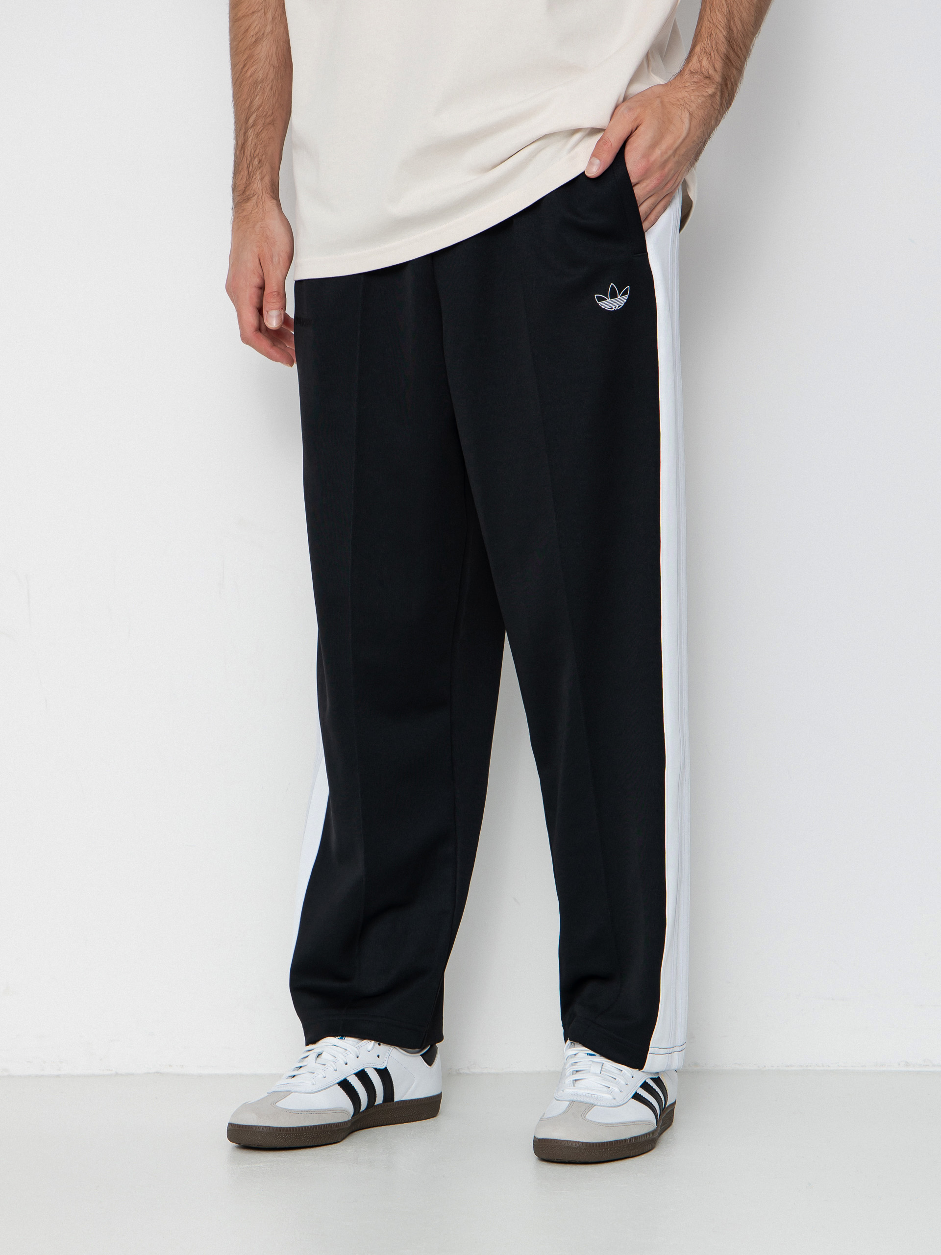 Панталони adidas Tyshawn (black/white/dshgry)