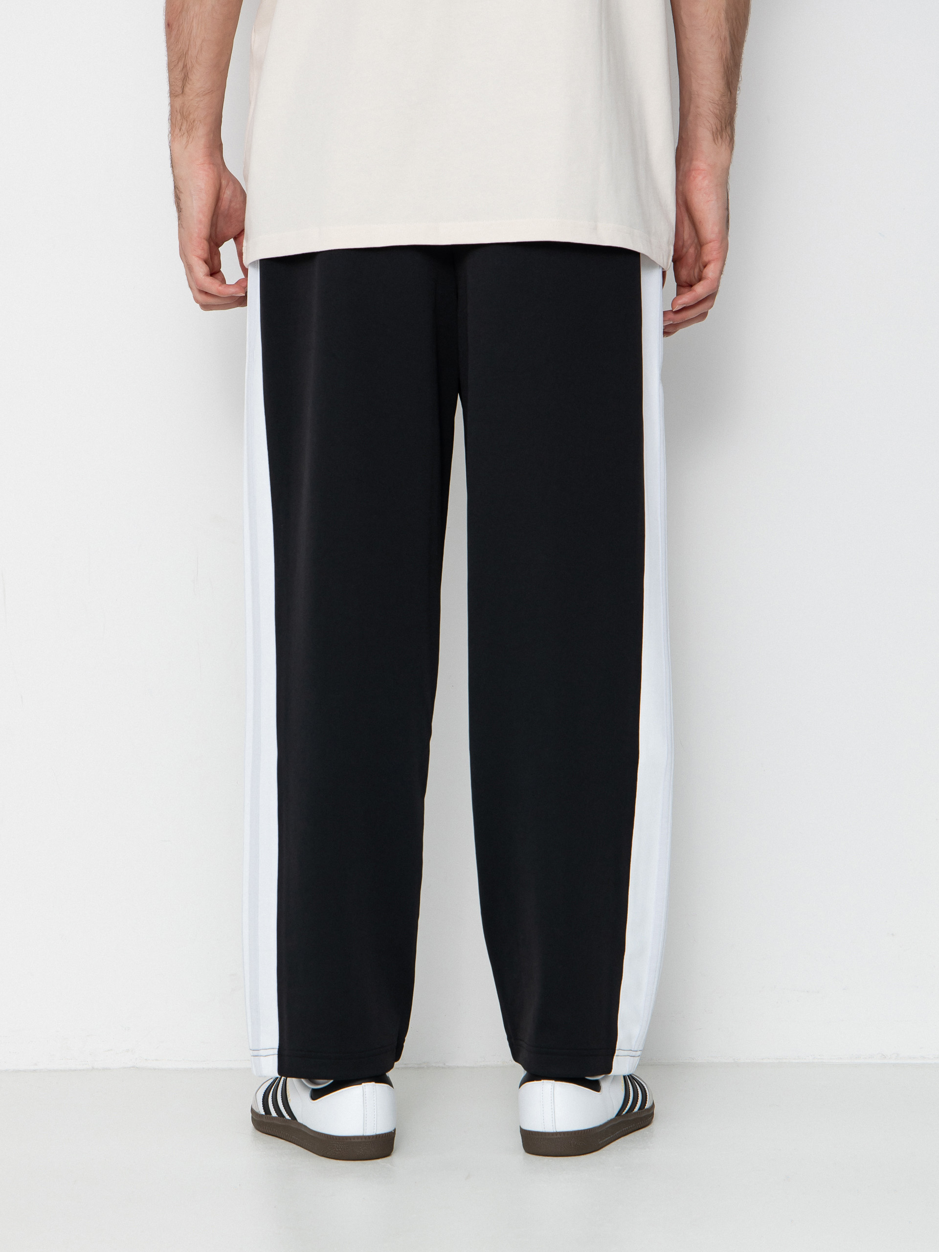 Панталони adidas Tyshawn (black/white/dshgry)