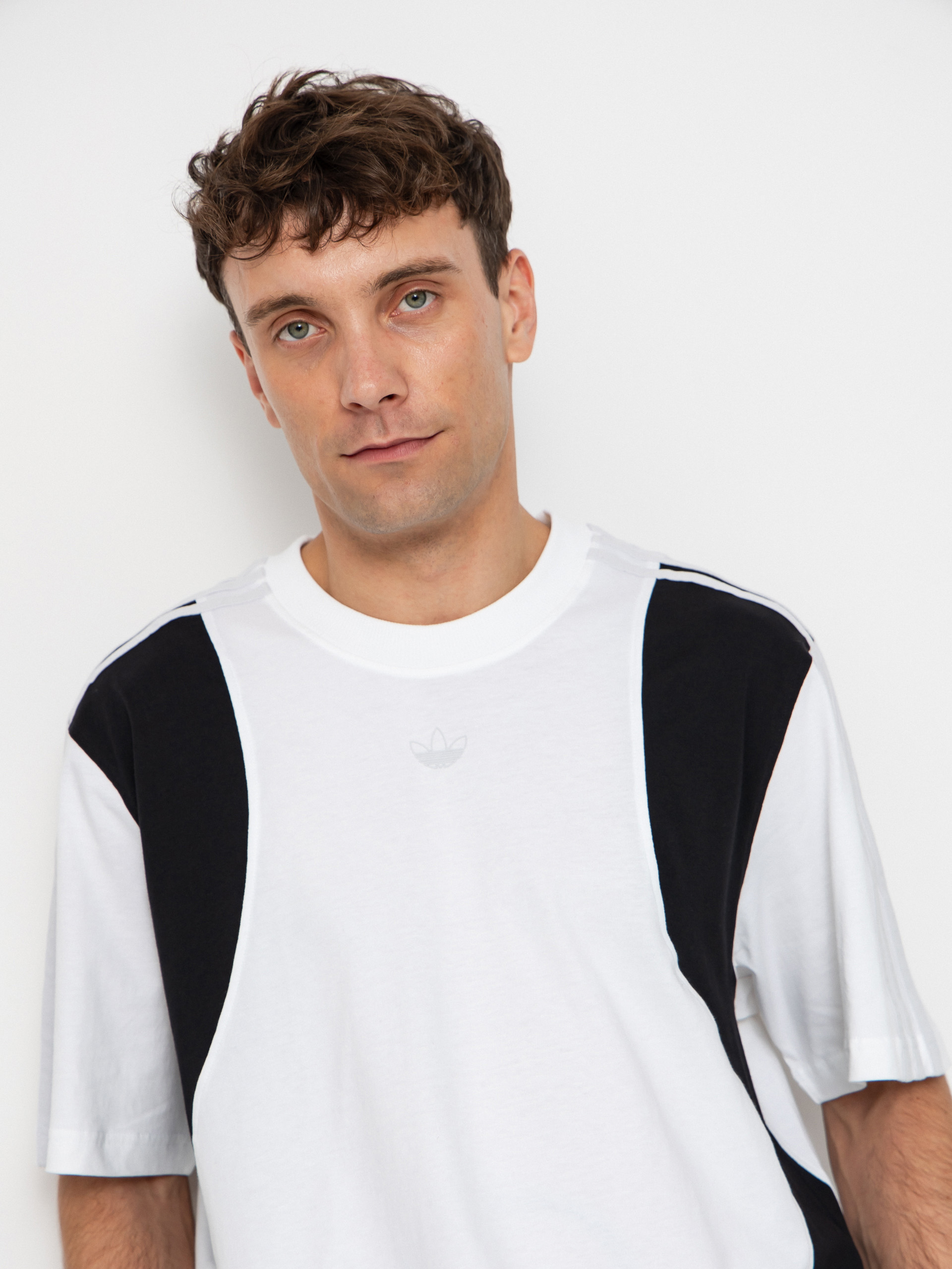 Тениска adidas Tyshawn (white/black)