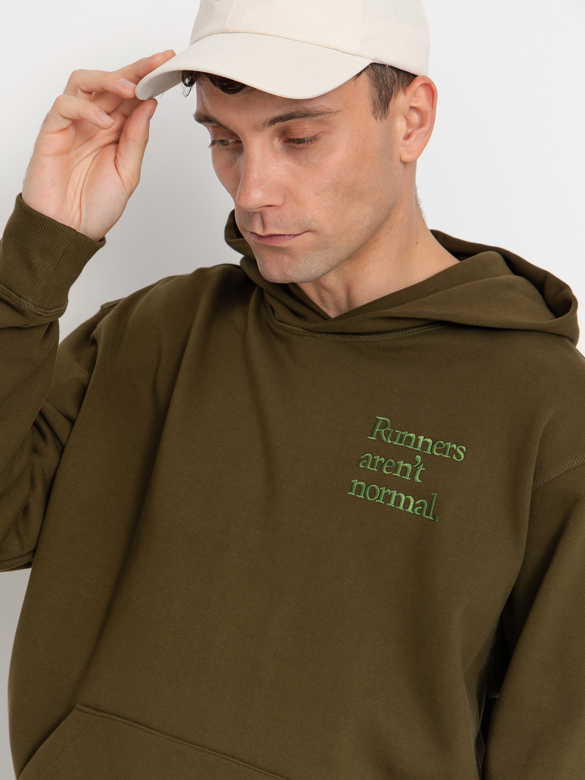 Суитшърт с качулка New Balance Athletics Runners Arent Normal HD (brown)