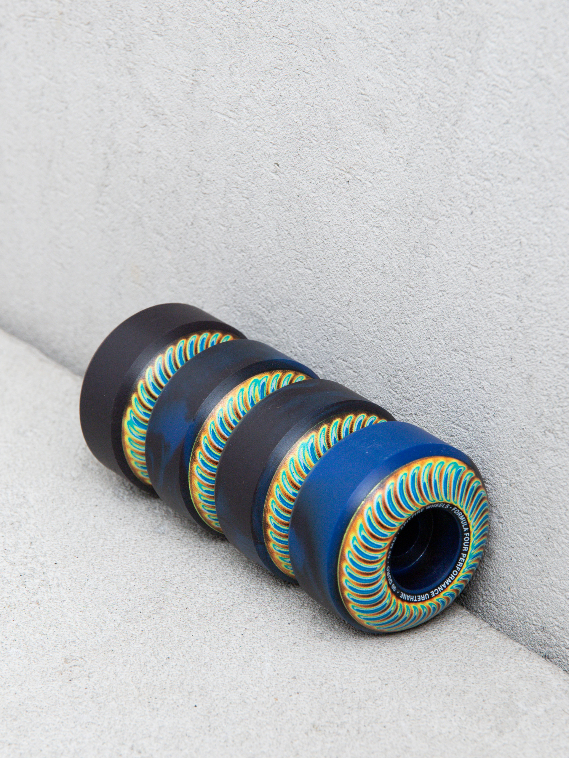 Колелца Spitfire F4 99D Radioactive Classic (black/blue swirl)