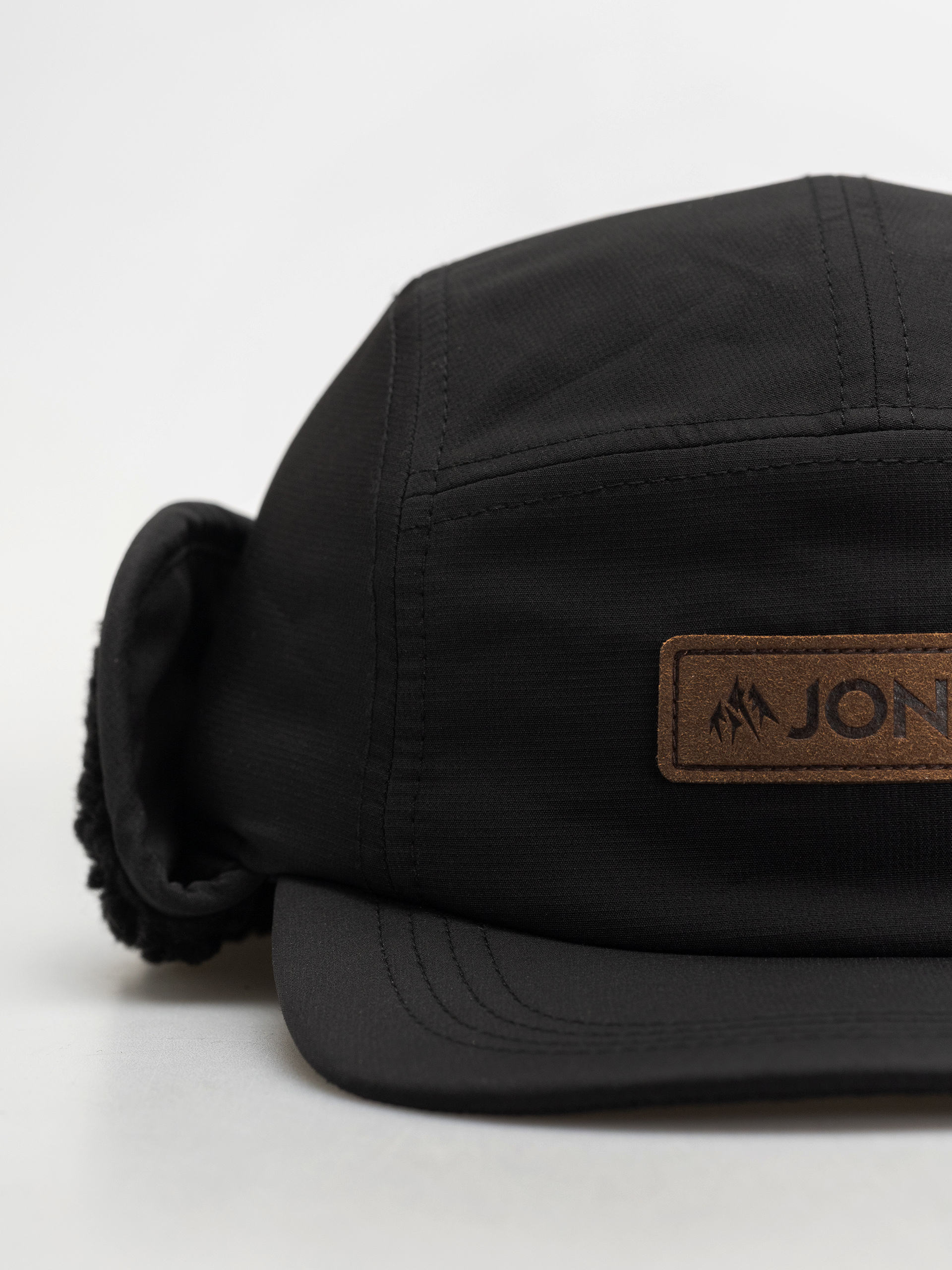 Шапка с козирка Jones Snowboards Denali Rec Fl Earflap (stealth black)