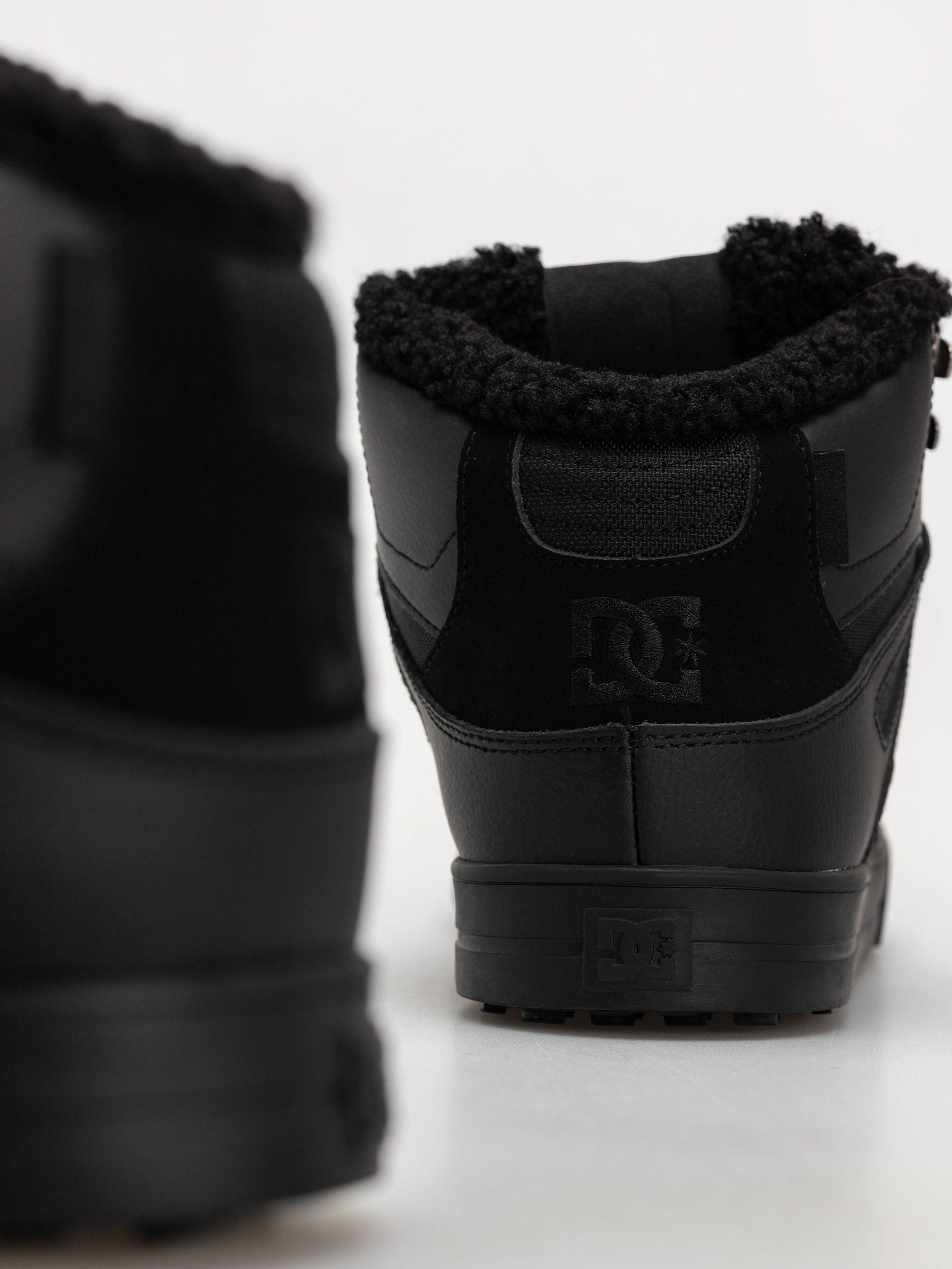 Обувки DC Pure High Top Wc Wnt (black/black/black)