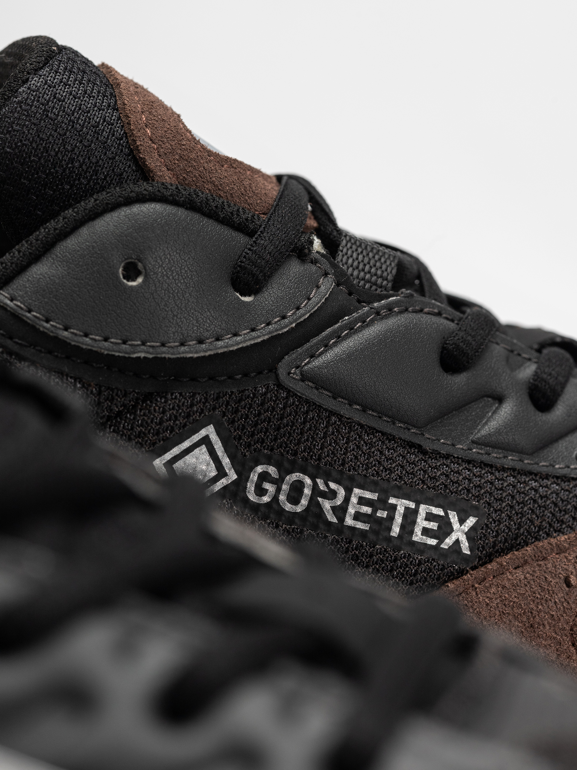 Обувки Mizuno Wave Rider GTX (black sand/black/chicory coffee)