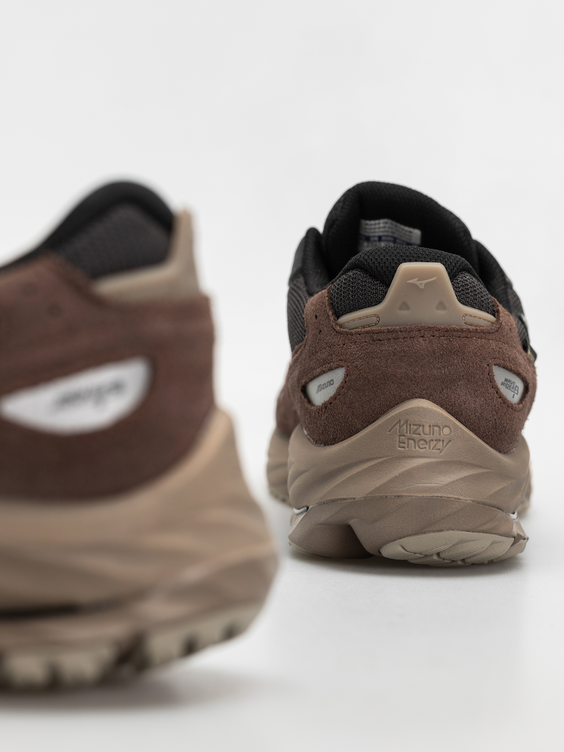 Обувки Mizuno Wave Rider GTX (black sand/black/chicory coffee)