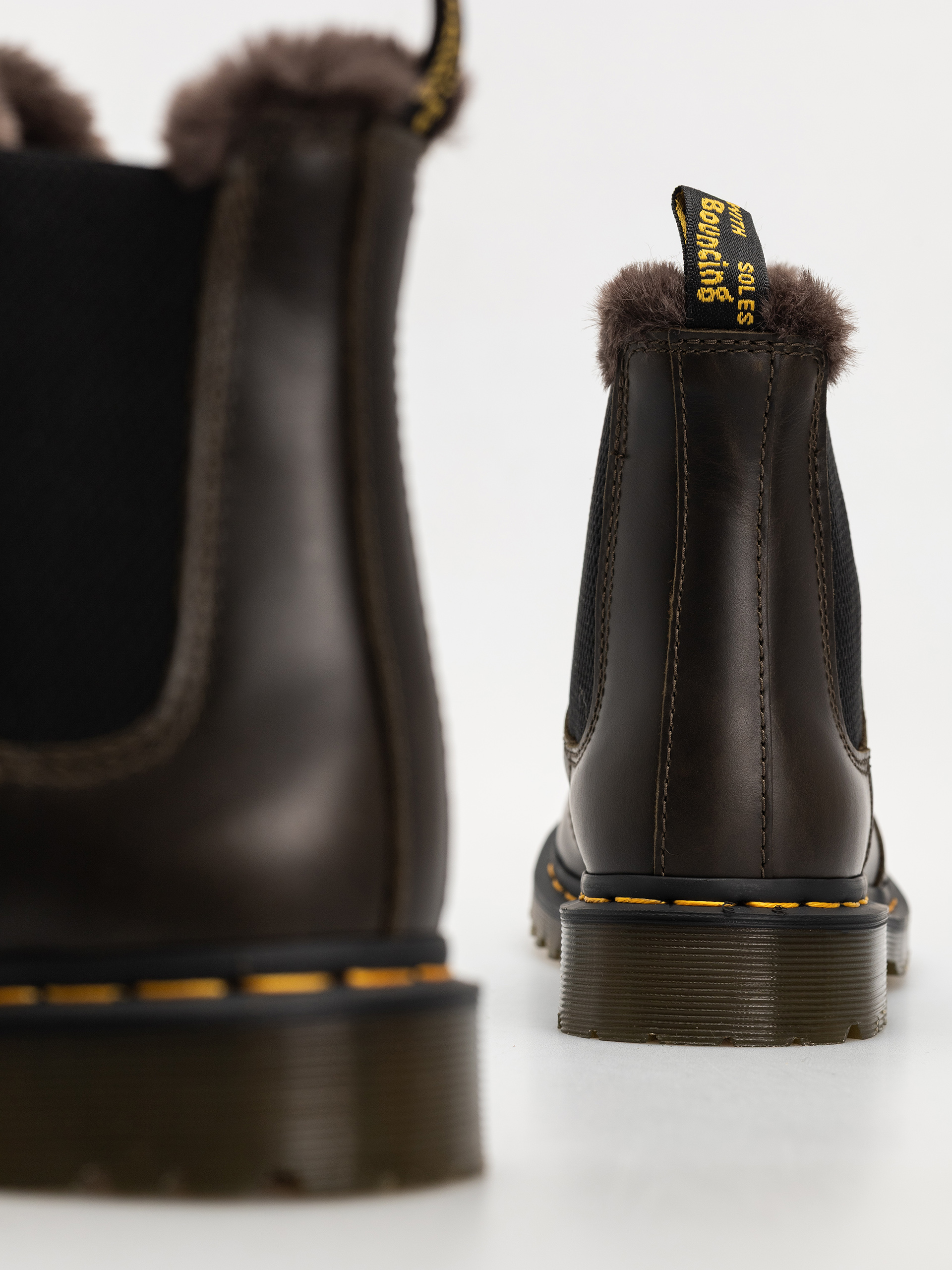 Обувки Dr. Martens 2976 Leonore Chelsea Wmn (dark taupe taupe orleans)