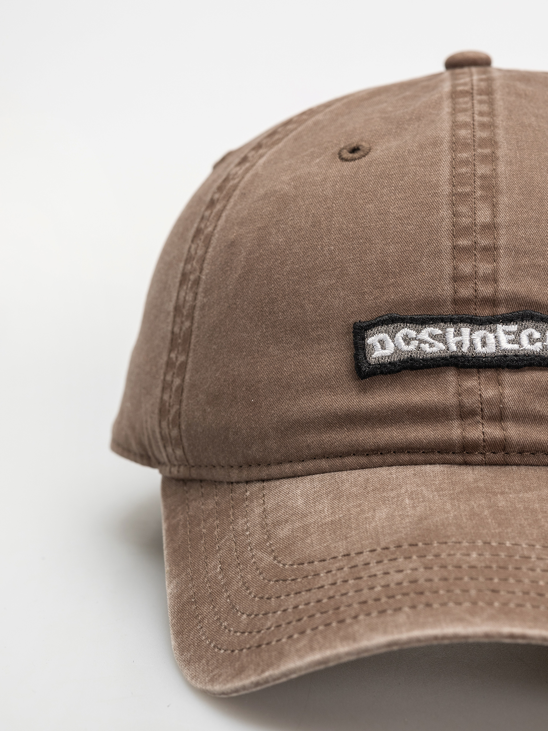 Шапка с козирка DC Patch It (toffee)