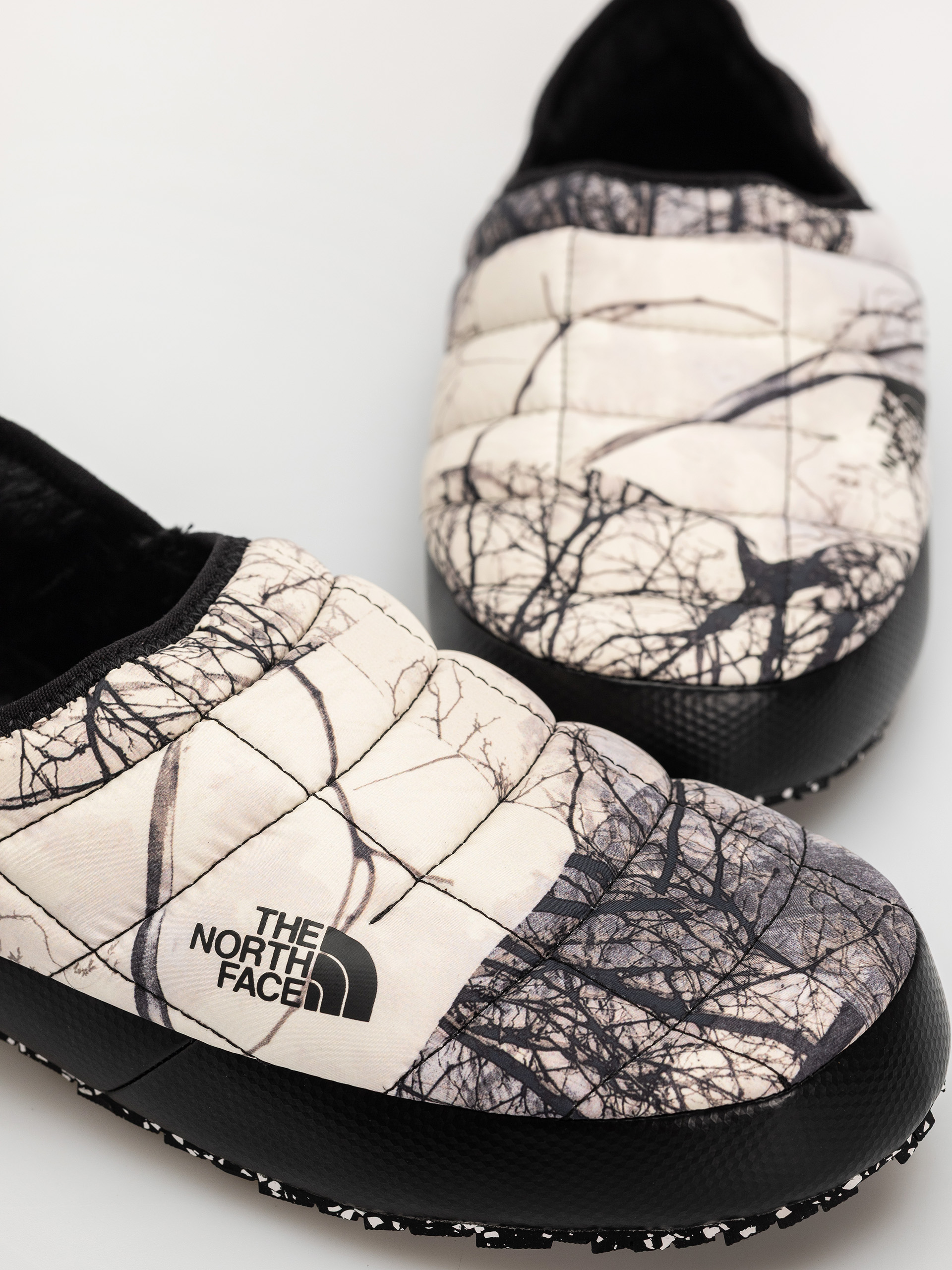 Обувки The North Face Thermoball Traction Mule V (image lift camo white d)