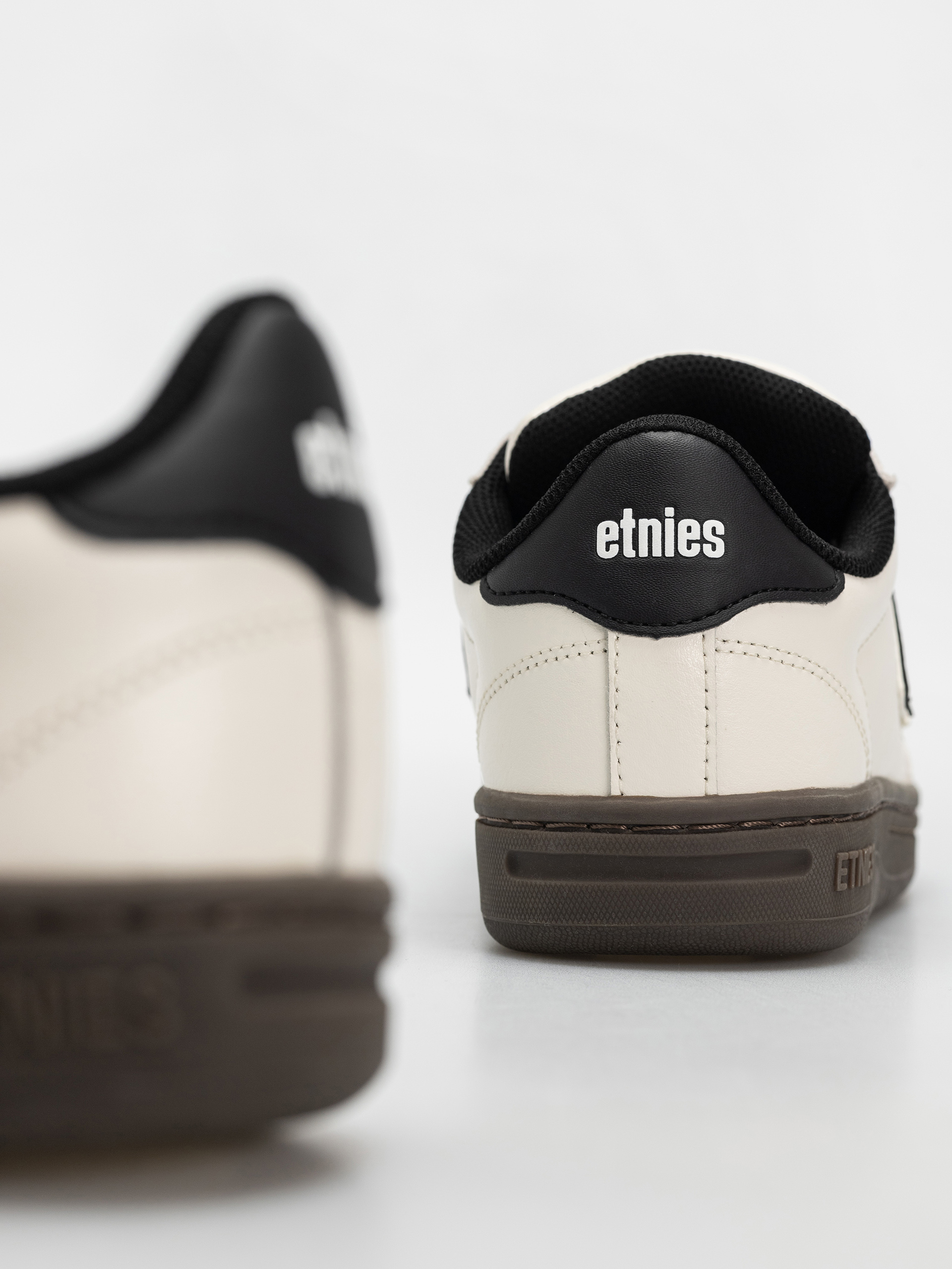 Обувки Etnies Locut (white/black/gum)