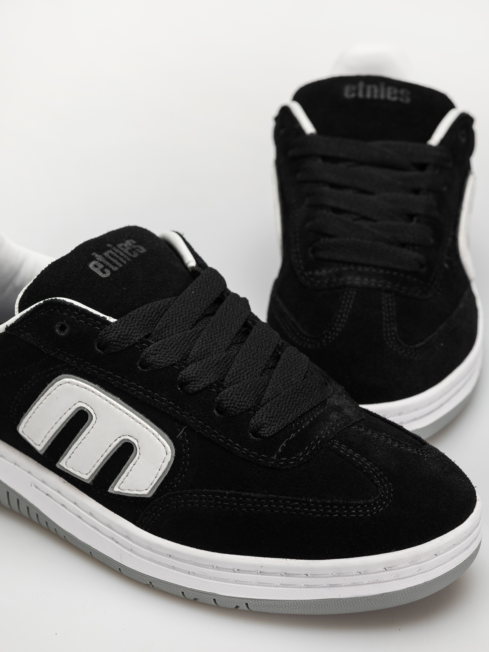 Обувки Etnies Locut (black/white)