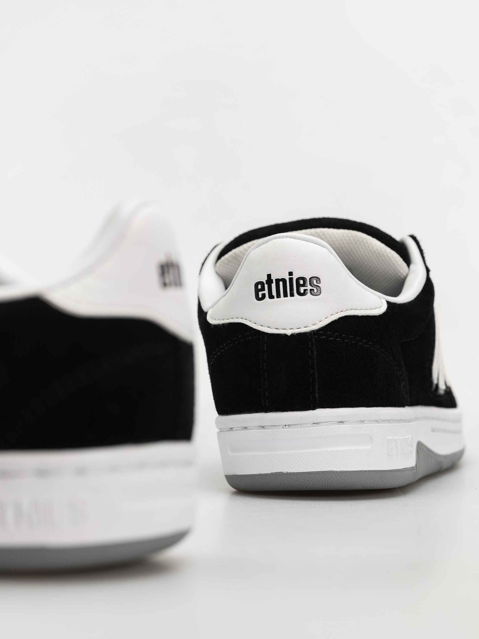 Обувки Etnies Locut (black/white)