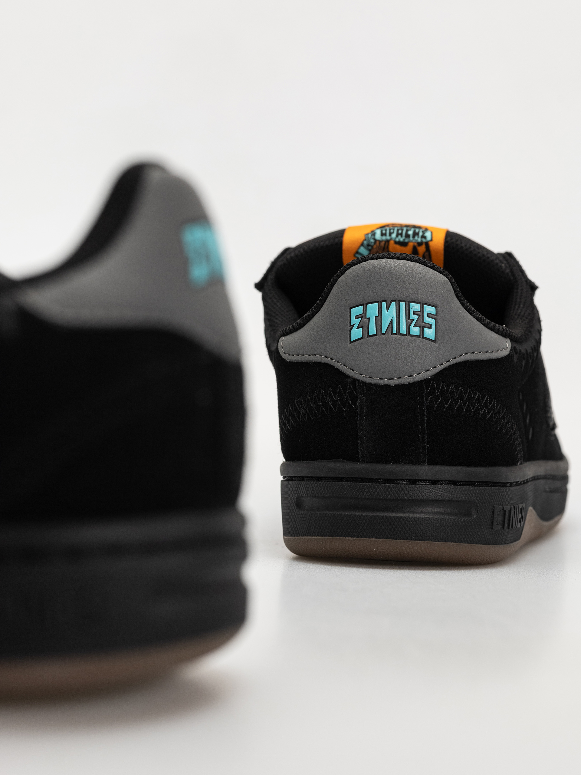 Обувки Etnies Locut X Apache (black/grey/gum)