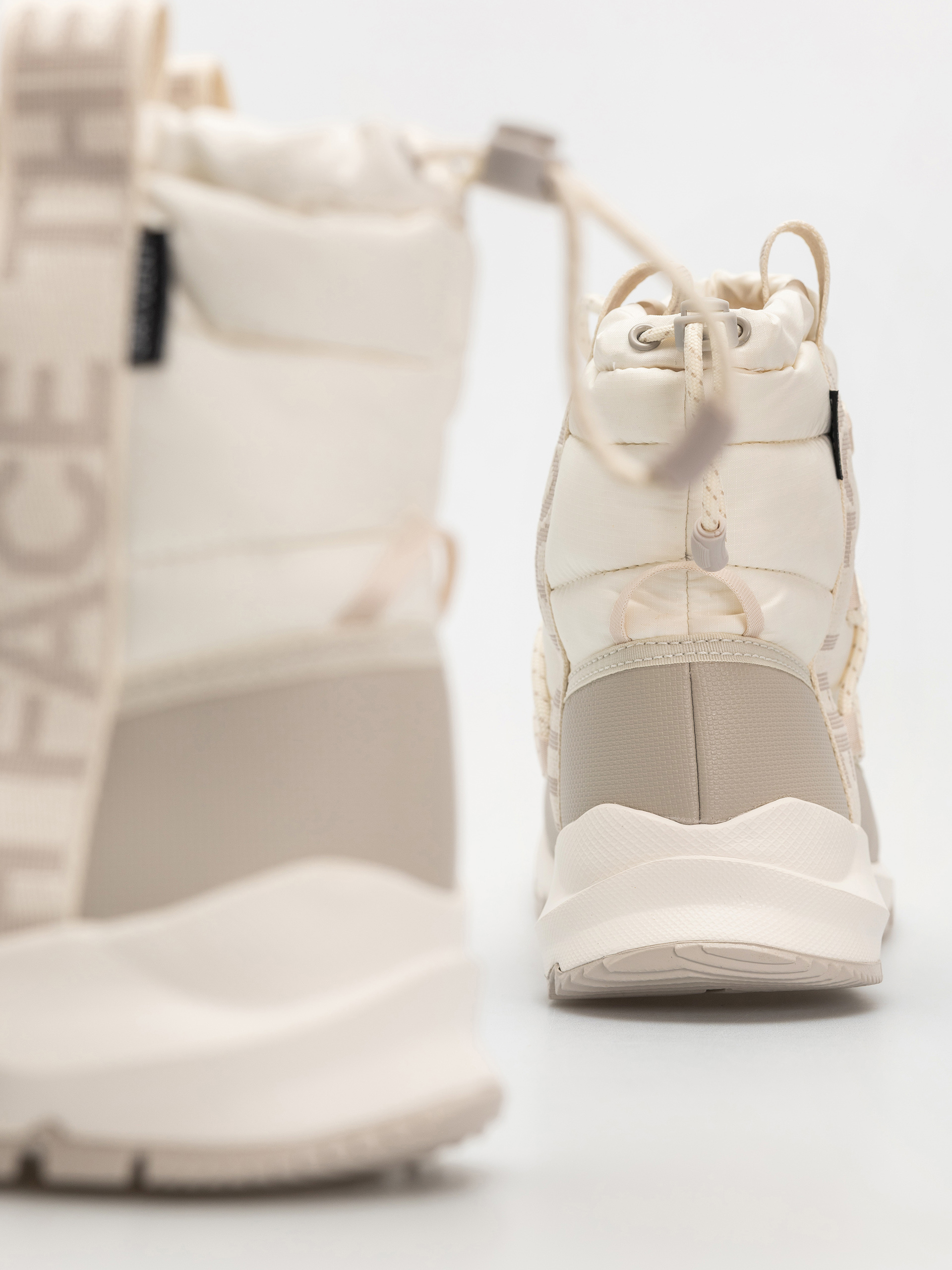 Обувки The North Face Thermoball Lace Up Wp Wmn (gardenia white/silvergrey)