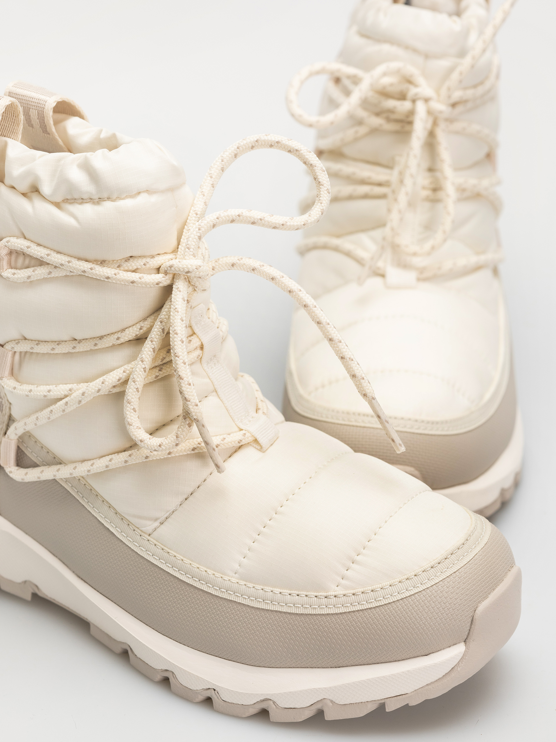 Обувки The North Face Thermoball Lace Up Wp Wmn (gardenia white/silvergrey)