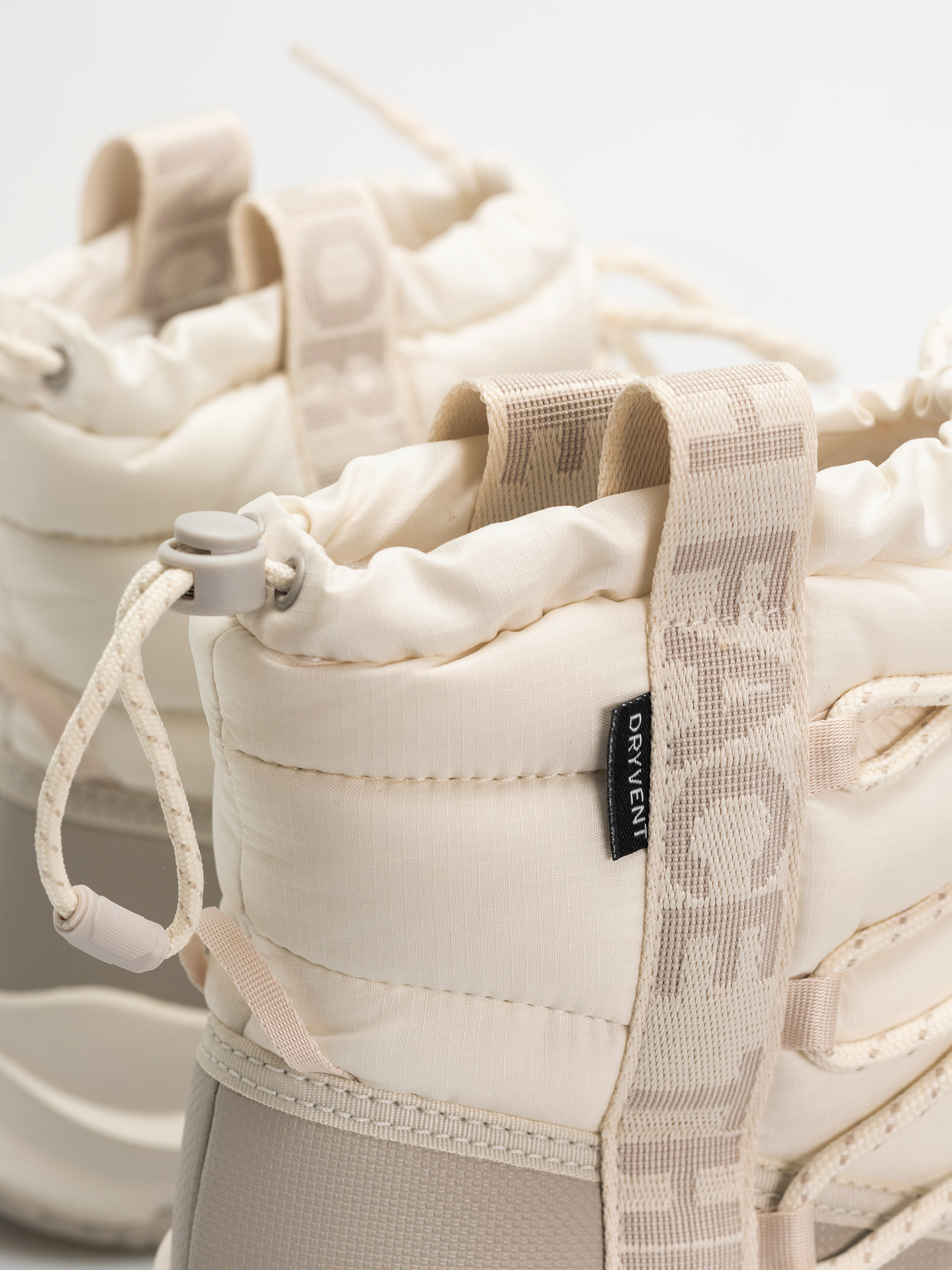 Обувки The North Face Thermoball Lace Up Wp Wmn (gardenia white/silvergrey)