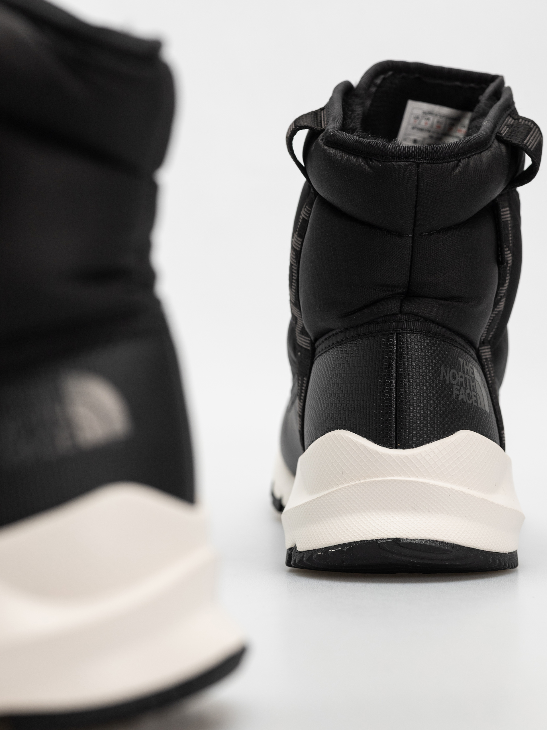 Обувки The North Face Thermoball Lace Up Luxe Wp Wmn (tnf black/asphalt grey)