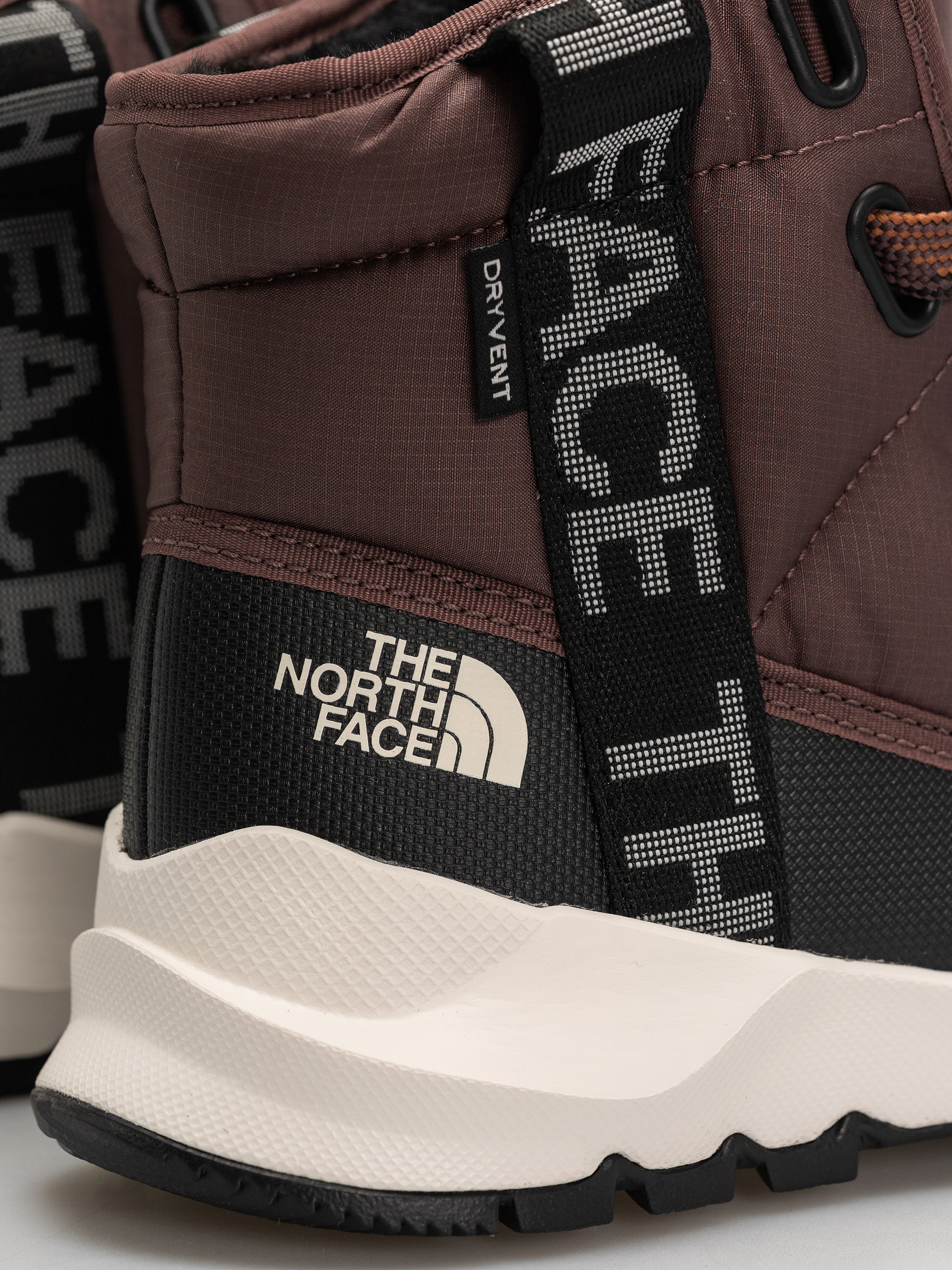 Обувки The North Face Thermoball Lace Up Luxe Wp Wmn (tawny quartz/burnt umbe)