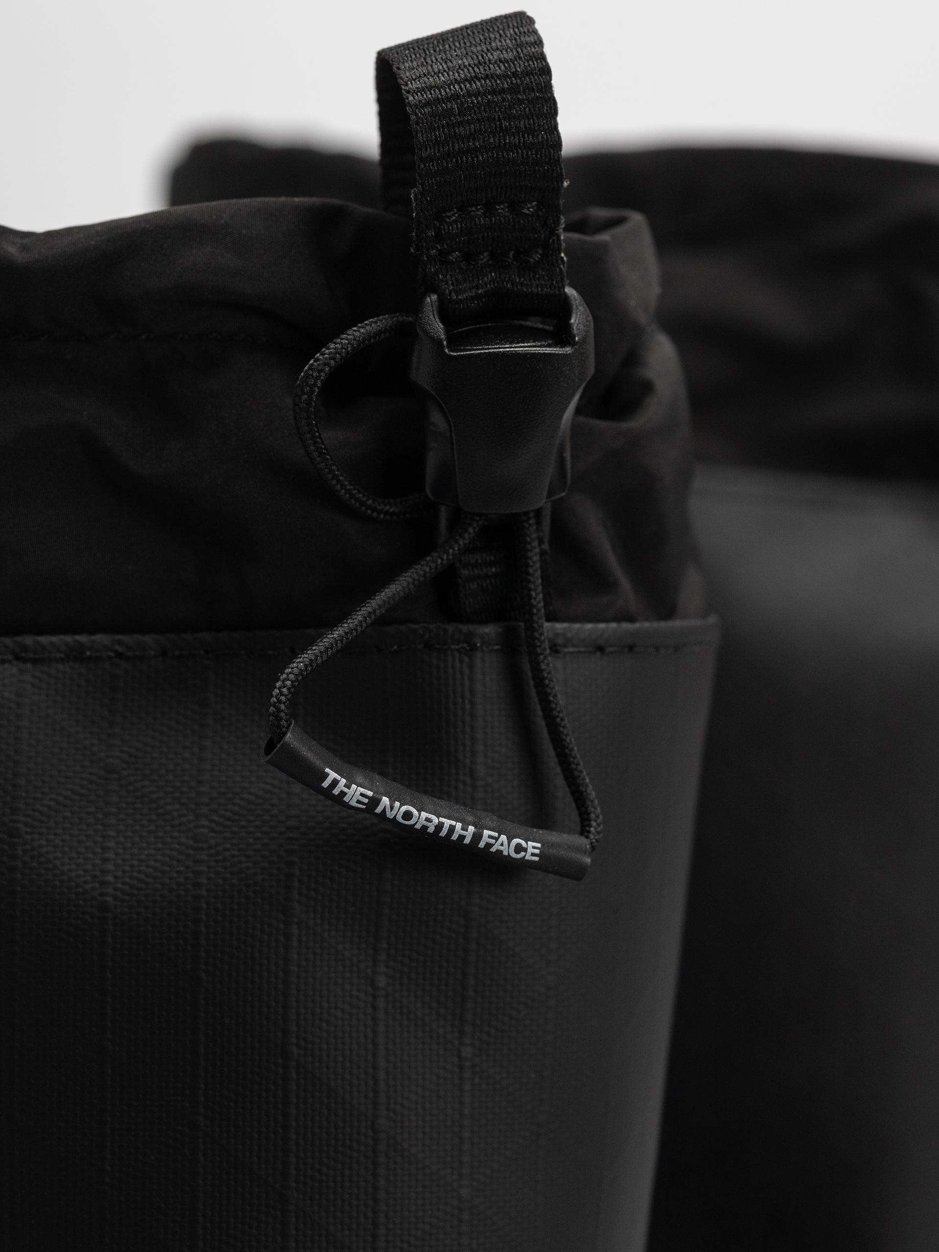 Обувки The North Face Base Camp 200 Wp (tnf black/tnf black)