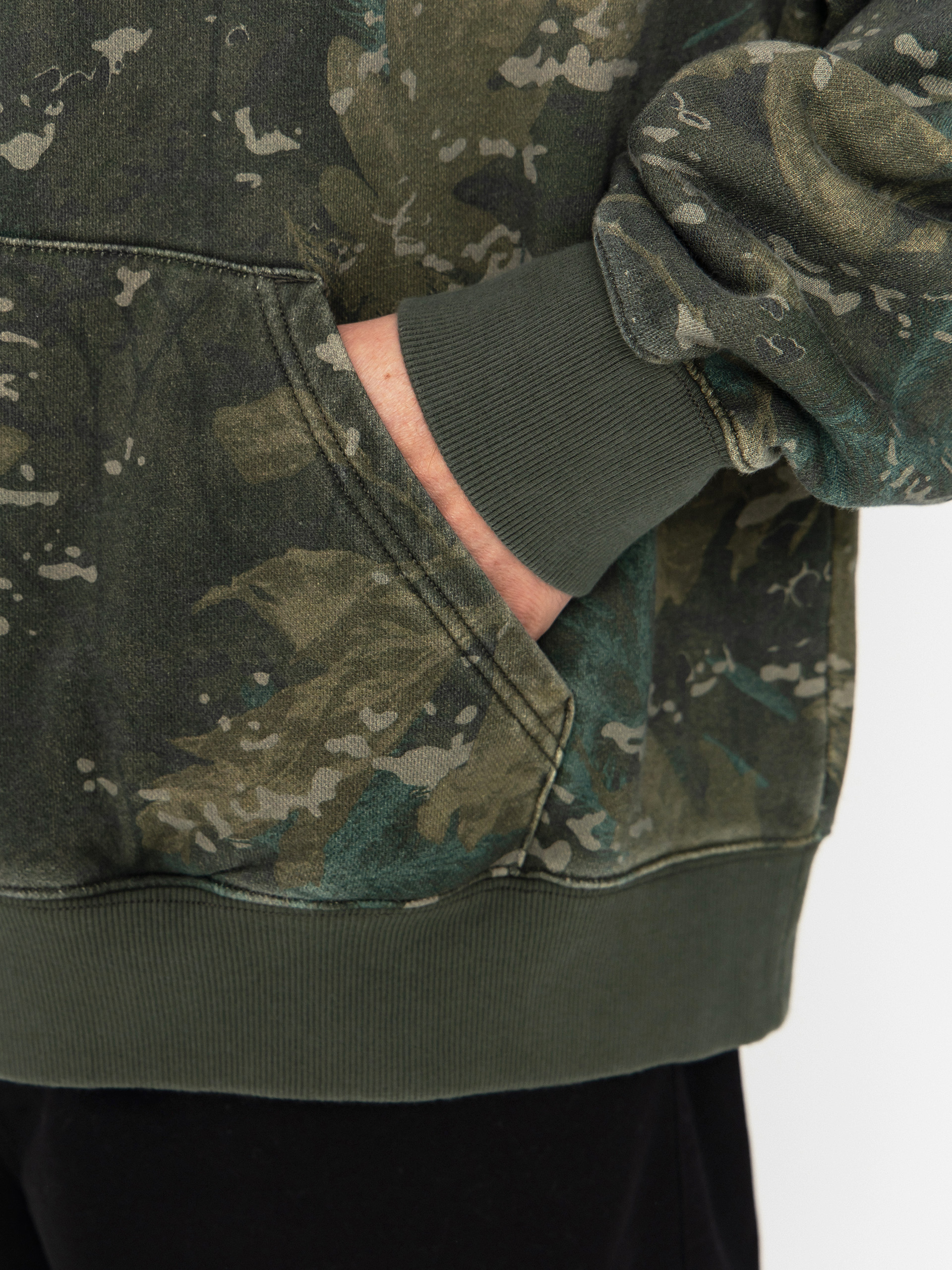 Суитшърт с качулка Carhartt WIP Benton HD (camo combi/green/garment dyed)