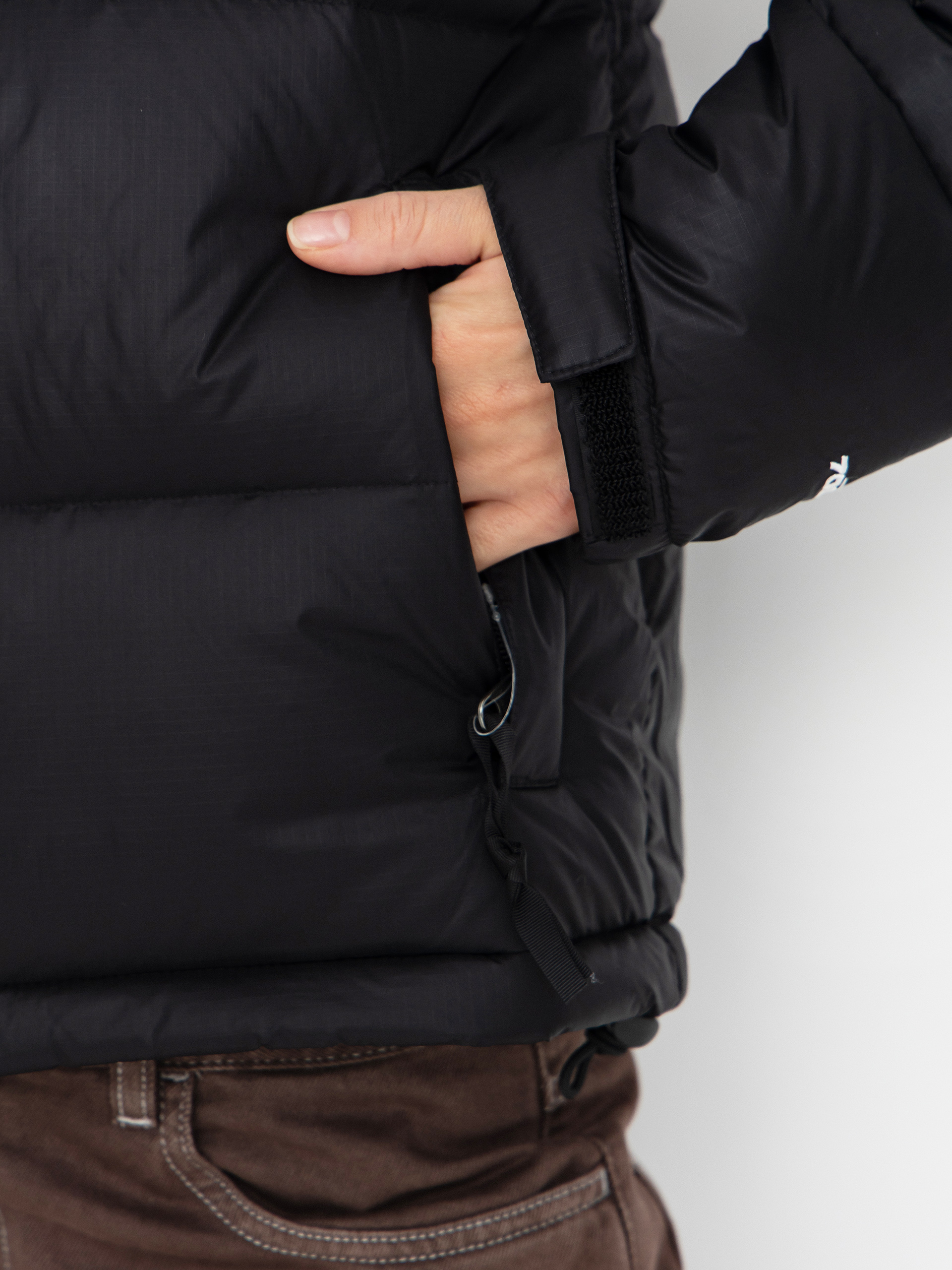 Яке The North Face 1996 Retro Nuptse Wmn (tnf black/r)