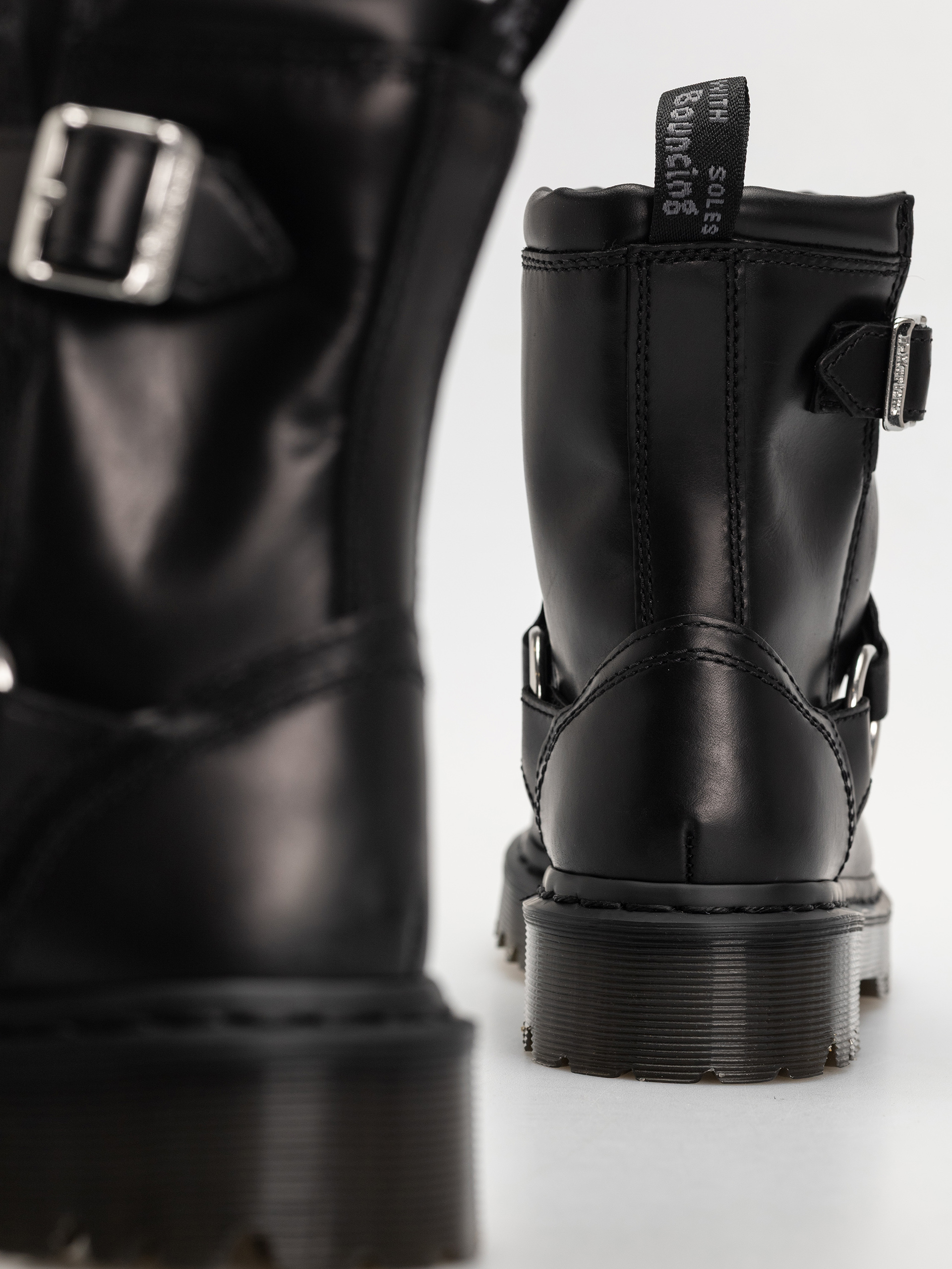 Обувки Dr. Martens Anistone HRNS Ankle (black orleans)