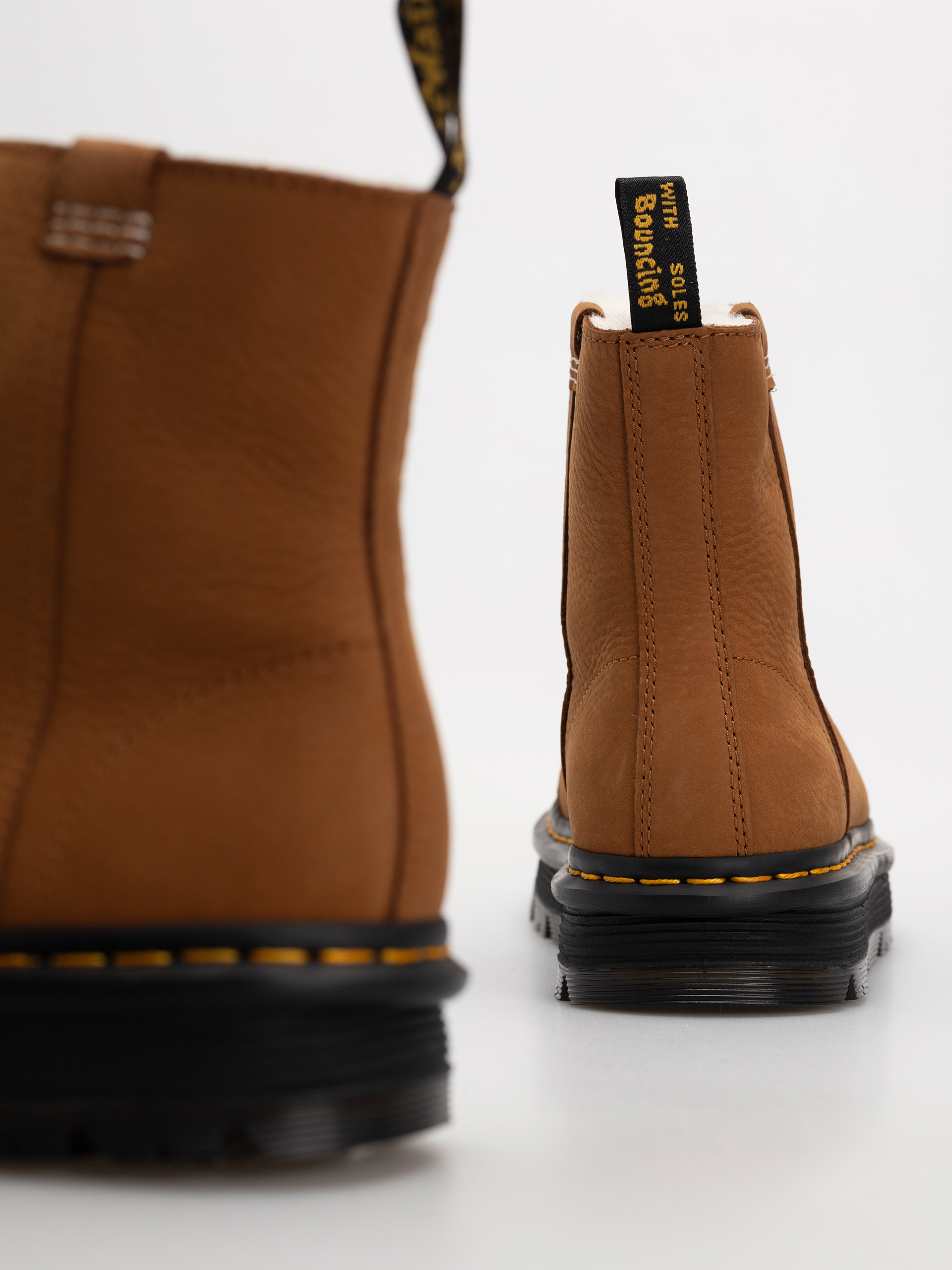 Обувки Dr. Martens ZebZag Rigger WL Rigger Wmn (desert brown milled nubuck wp)