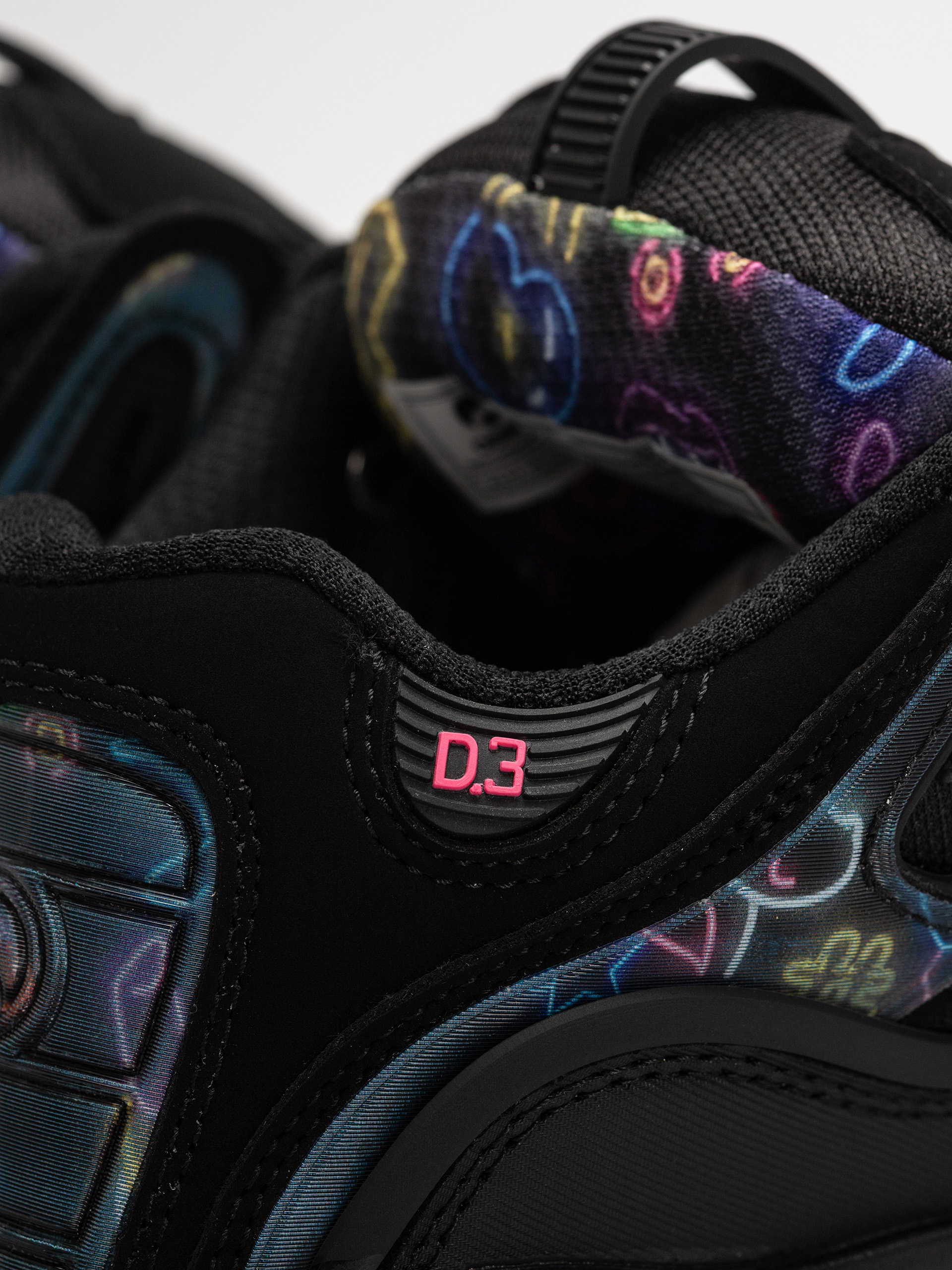 Обувки Osiris D3 2001 (black/pink/holo)