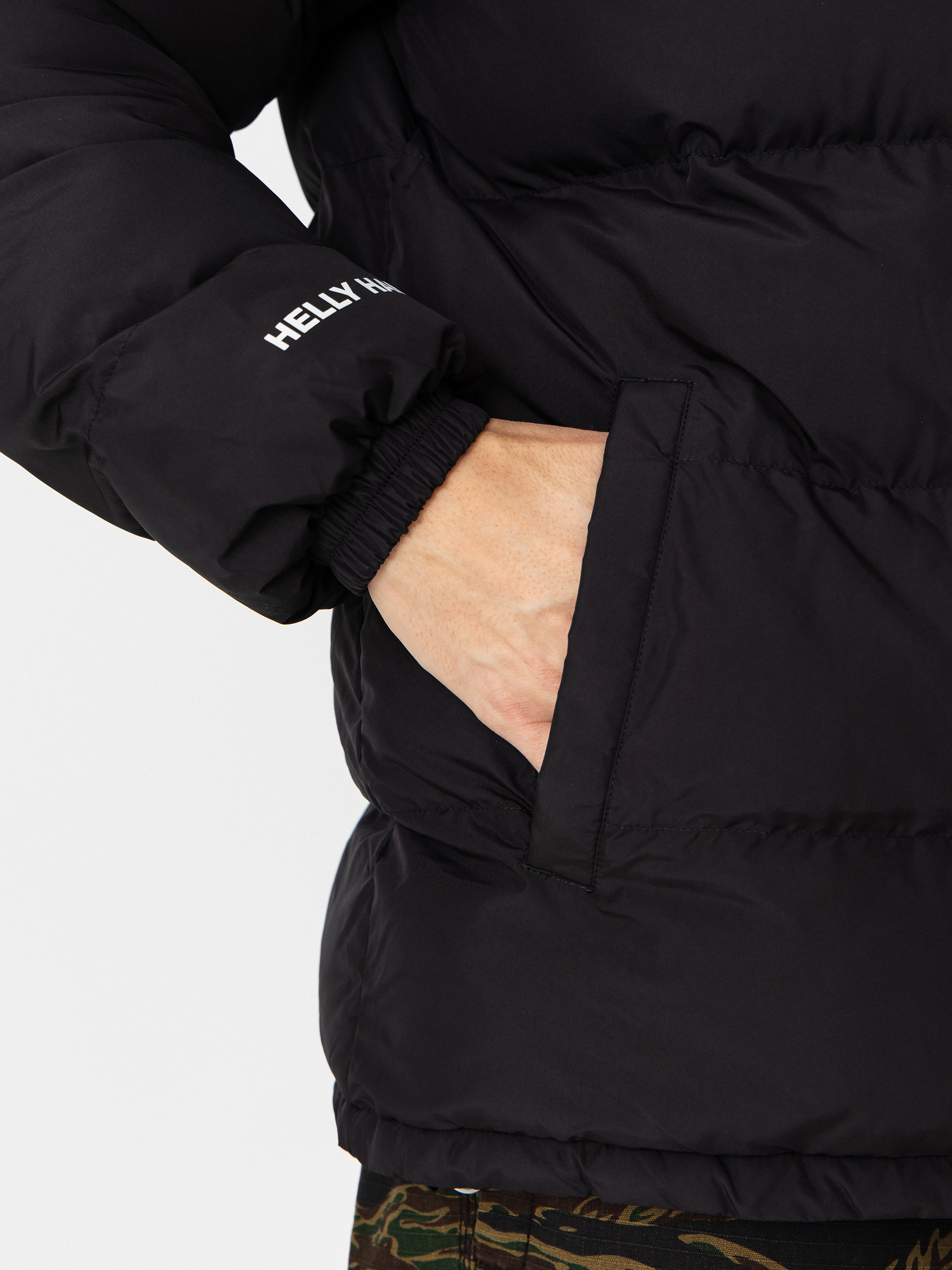 Яке Helly Hansen Yu 23 Reversible Puffer (black)