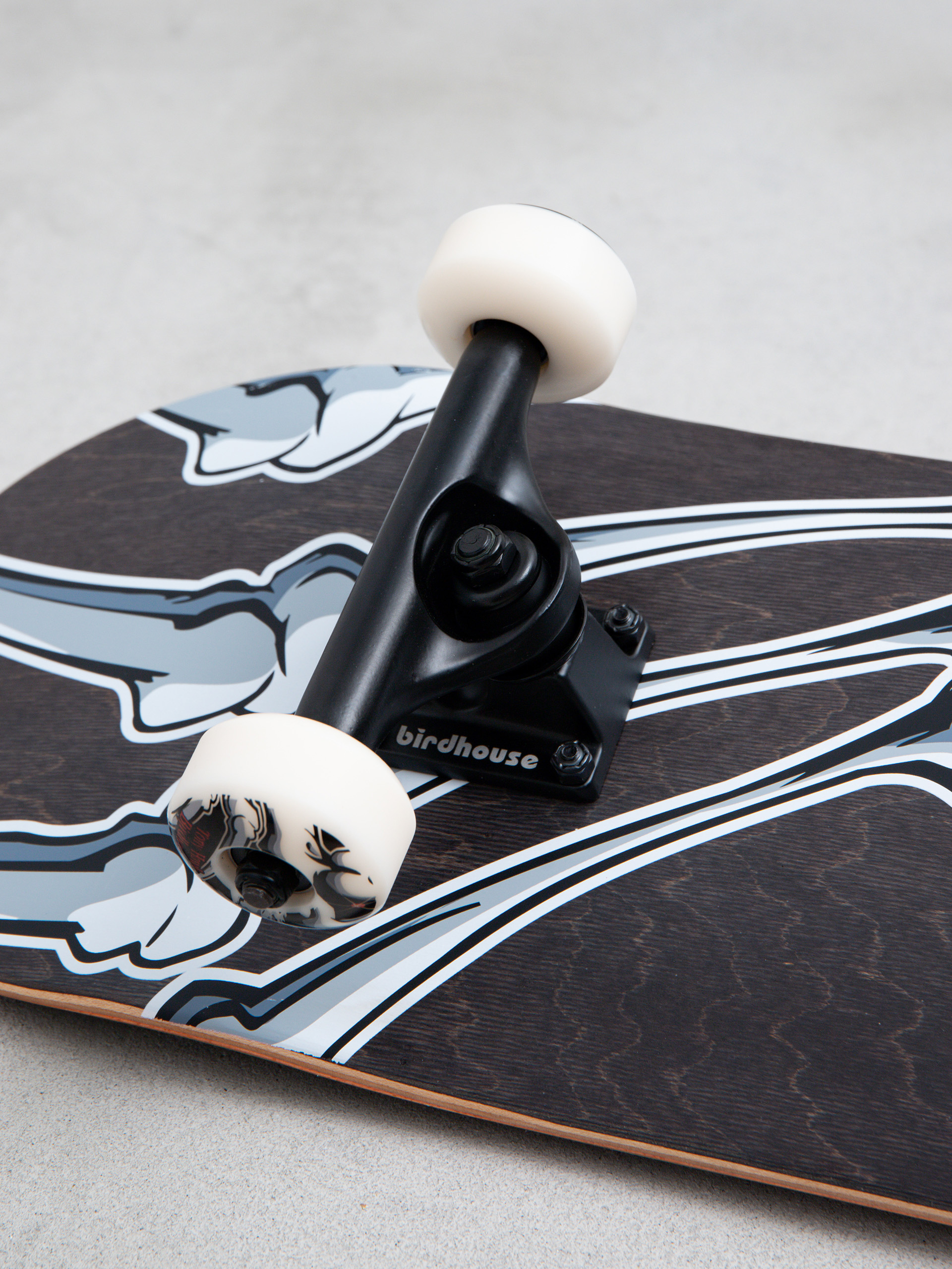 Скейтборд Birdhouse Hawk Falcon 1 (black/red)