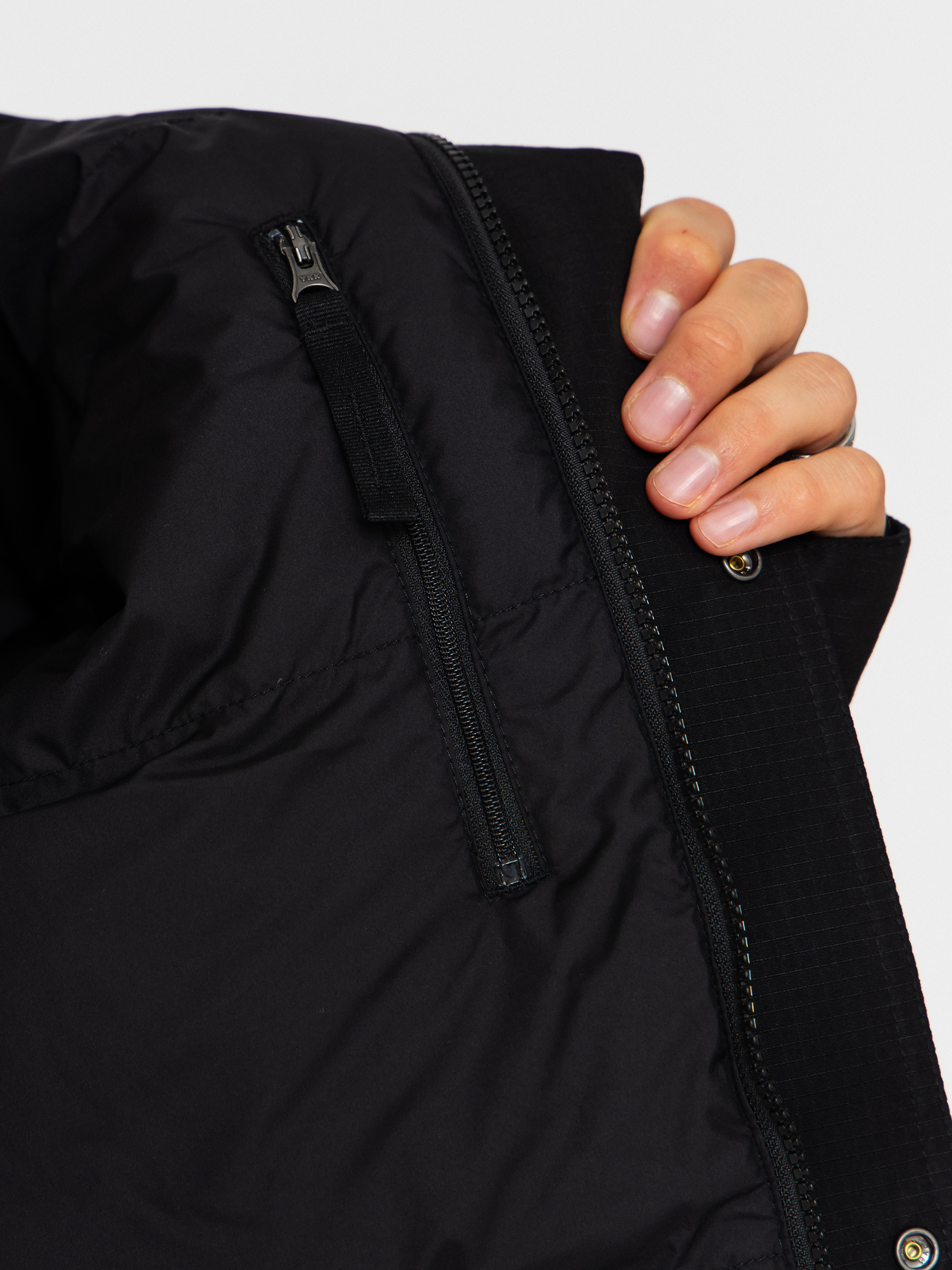 Яке The North Face Mountain Down (tnf black)