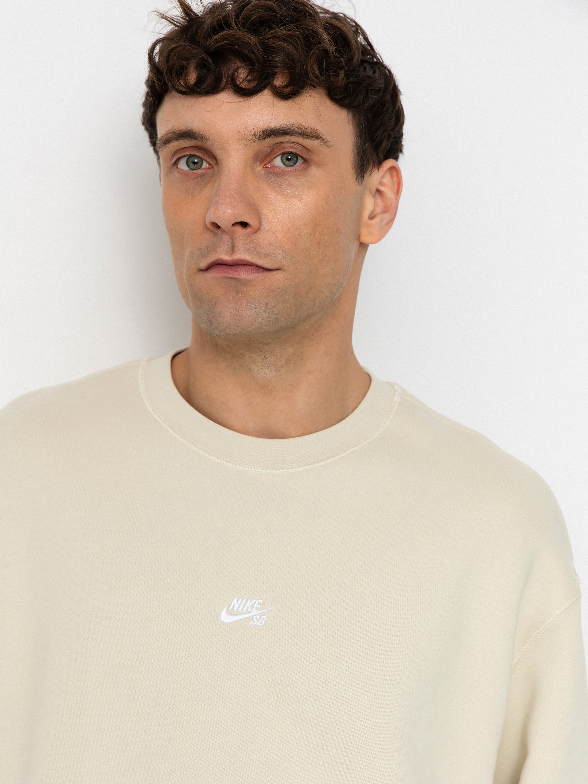 Суитшърт Nike SB Essential Logo Crew (lt khaki/white)