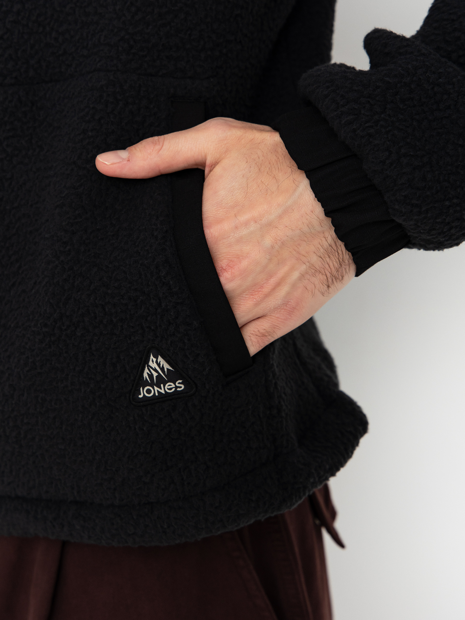 Суитшърт Jones Snowboards Campfire Rec Sherpa (stealth black)